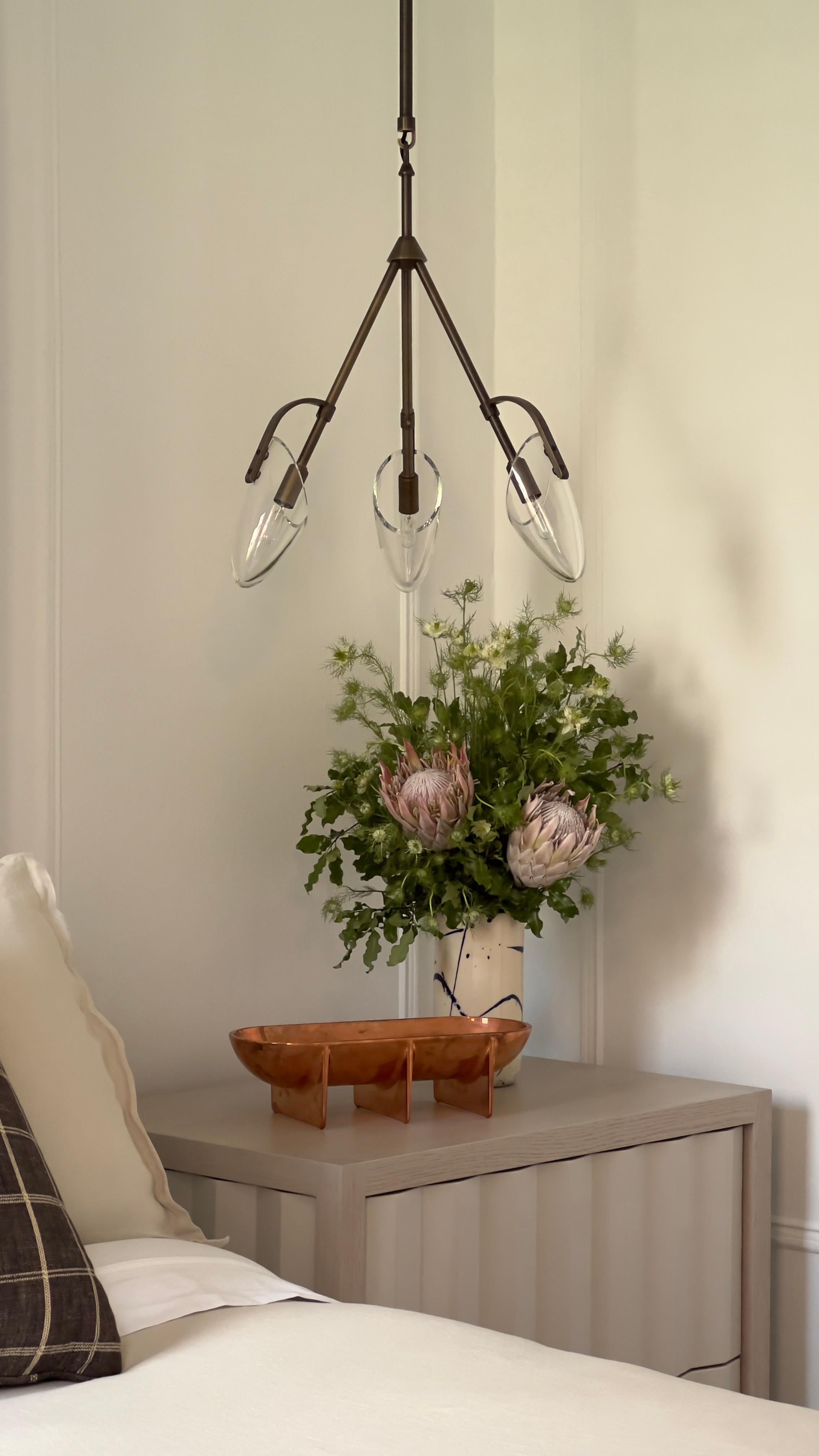 Lampe à suspension Kinesis P.3 en laiton ancien par Matthew Fairbank en vente 3