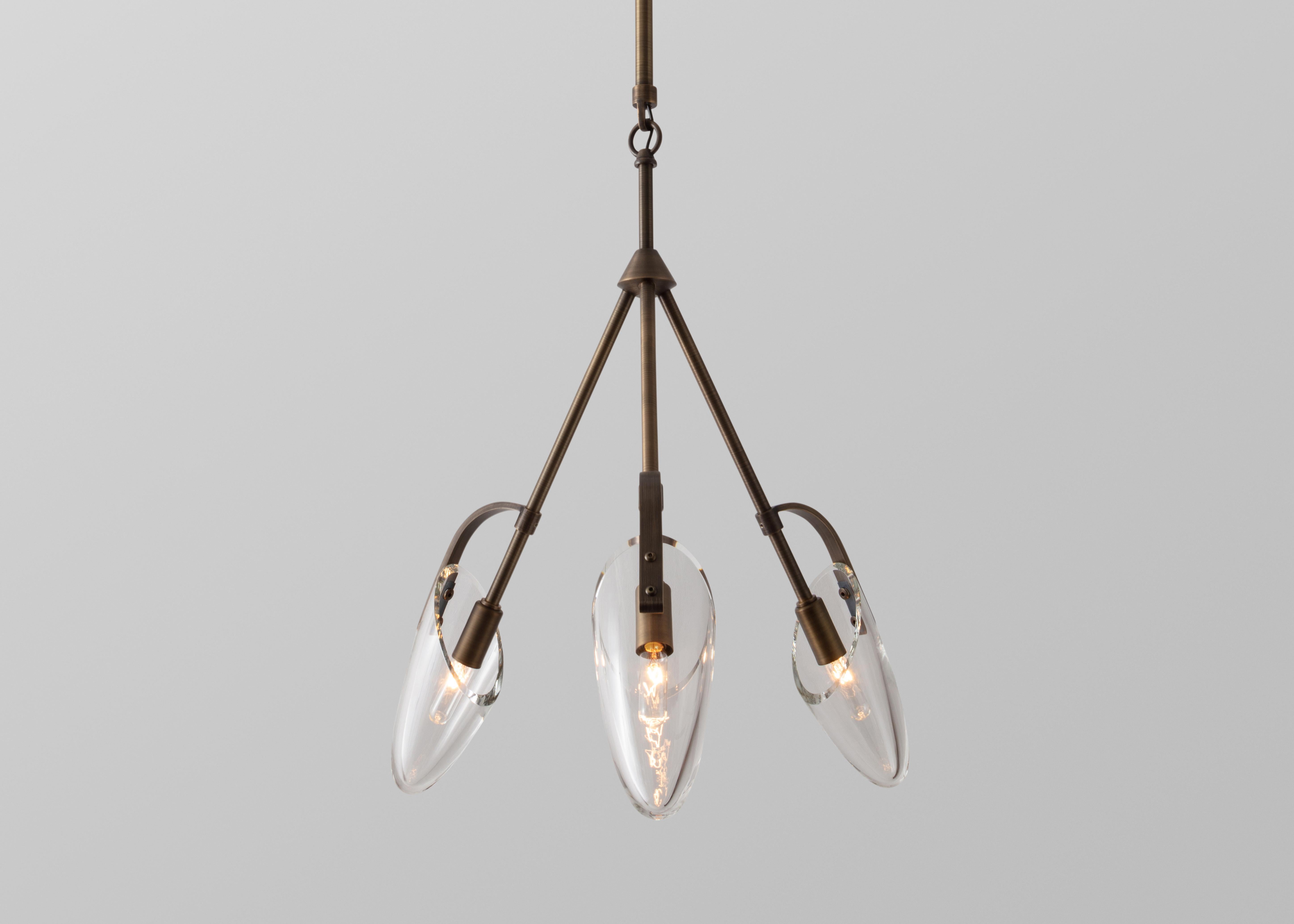 Lampe à suspension Kinesis P.3 en laiton ancien par Matthew Fairbank en vente 1