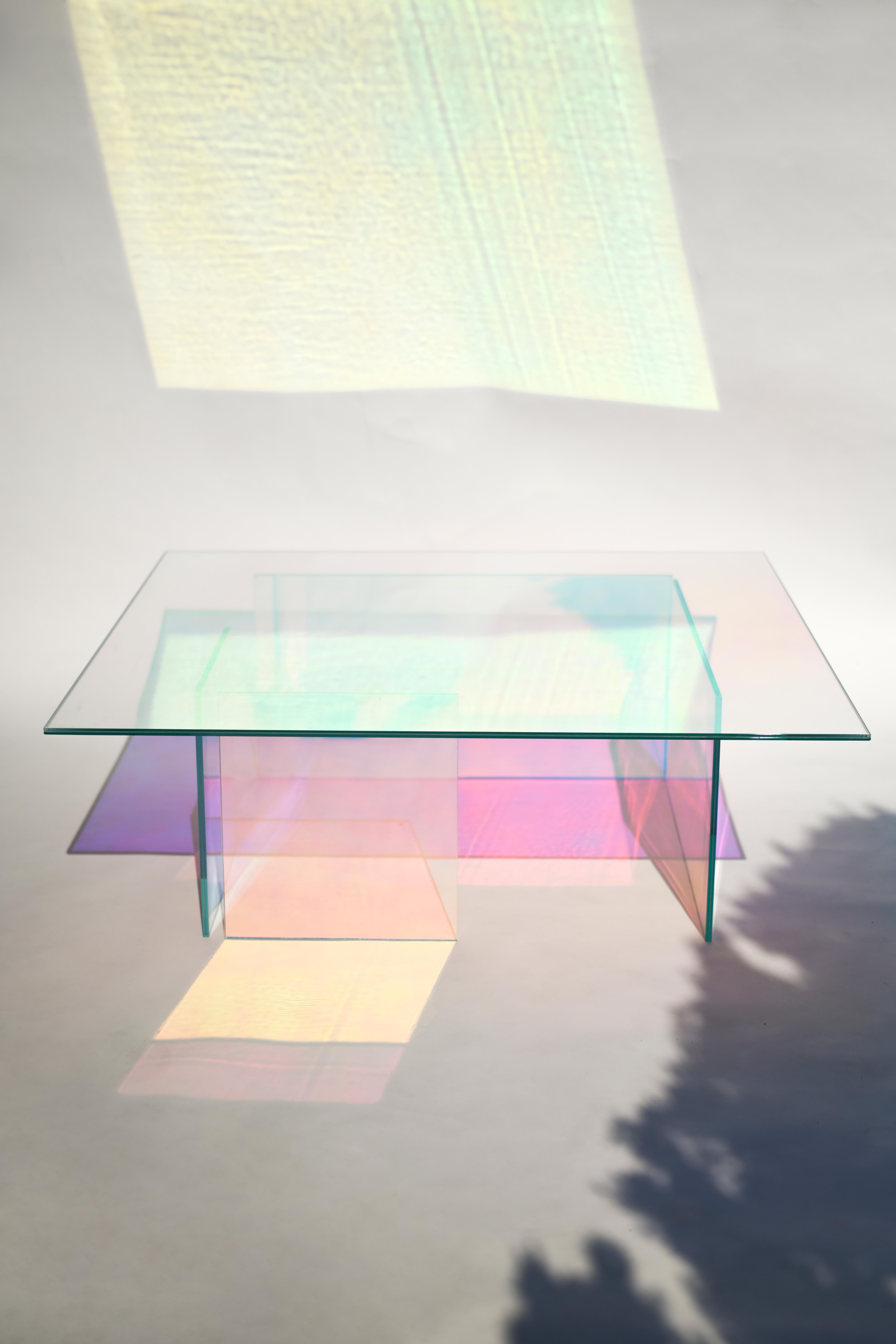 Européen Table en verre aux couleurs cinétiques de Brajak Vitberg en vente