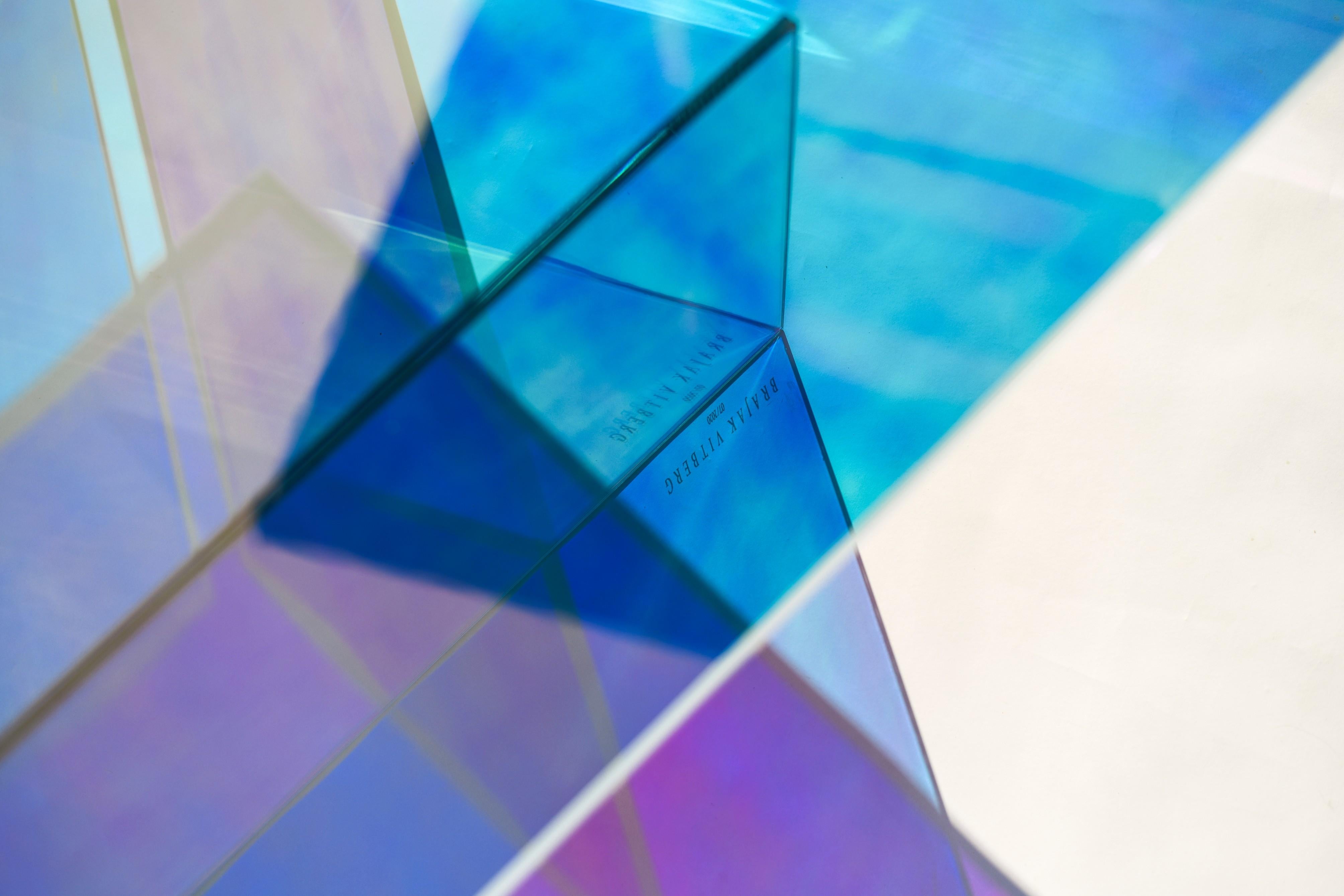 Glastisch „Kinetic Colors“ von Brajak Vitberg im Zustand „Neu“ im Angebot in Geneve, CH