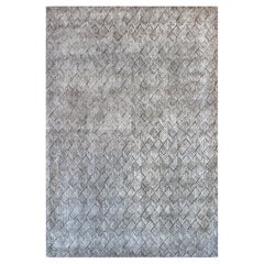 KINEtic - Tapis contemporain en soie noué à la main de couleurs beige et argent par Hands