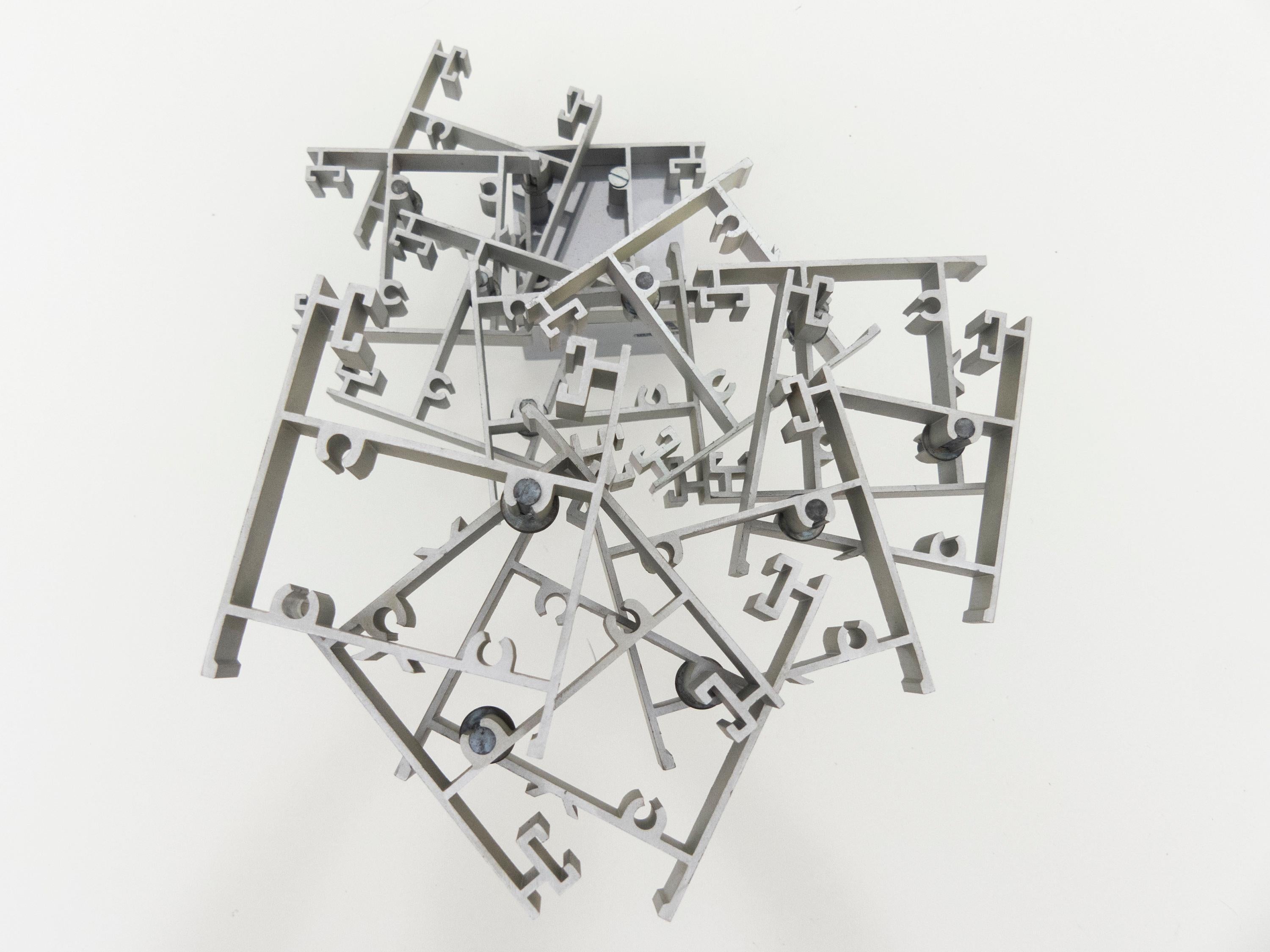 Kinetische abstrakte Mobile-Stier-Skulptur „Stier 4“ von Otto Monestier & Paolo Tilche (Ende des 20. Jahrhunderts) im Angebot