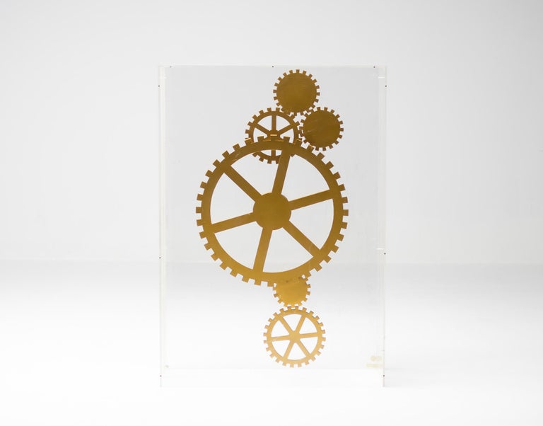 Perspex box with composition of gold coated cogs, the large cog is slowly turning.
Marked with a sticker Hecowiam BV, which stands for ‘Herman Cohen Wetenschappelijk Instituut Amsterdam’.
This was the art collection of Max Hasfeld, a notorious