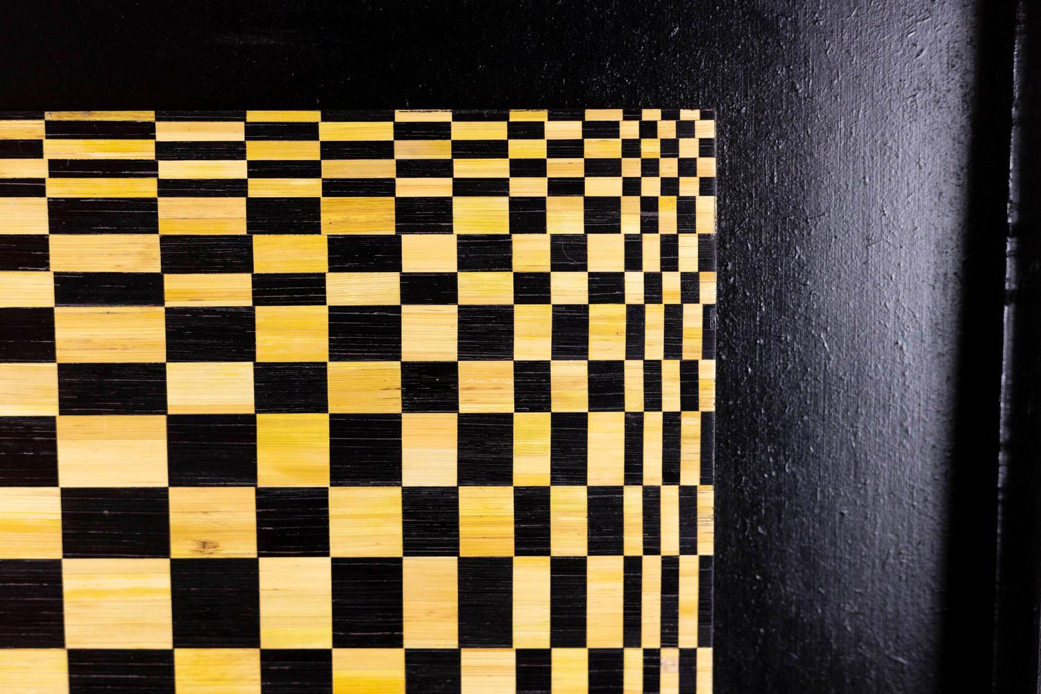 Marqueterie Leal, signed. 

Kinetic straw marquetry panel, tribute to Victor Vasarely, black and straw.