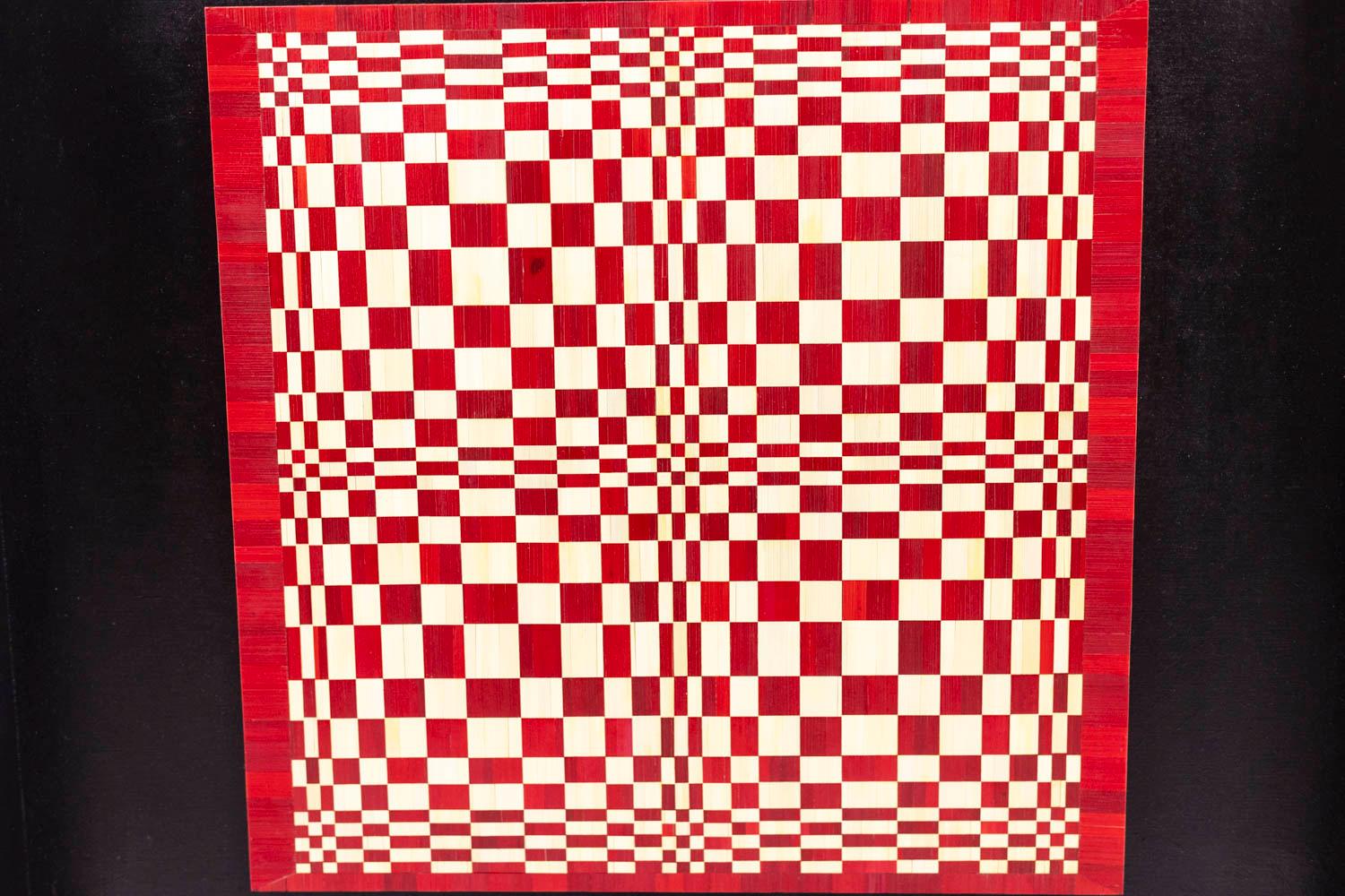 Marianne Leal, signed.

Kinetic straw marquetry panel, tribute to Victor Vasarely, red and straw.

French contemporary work.