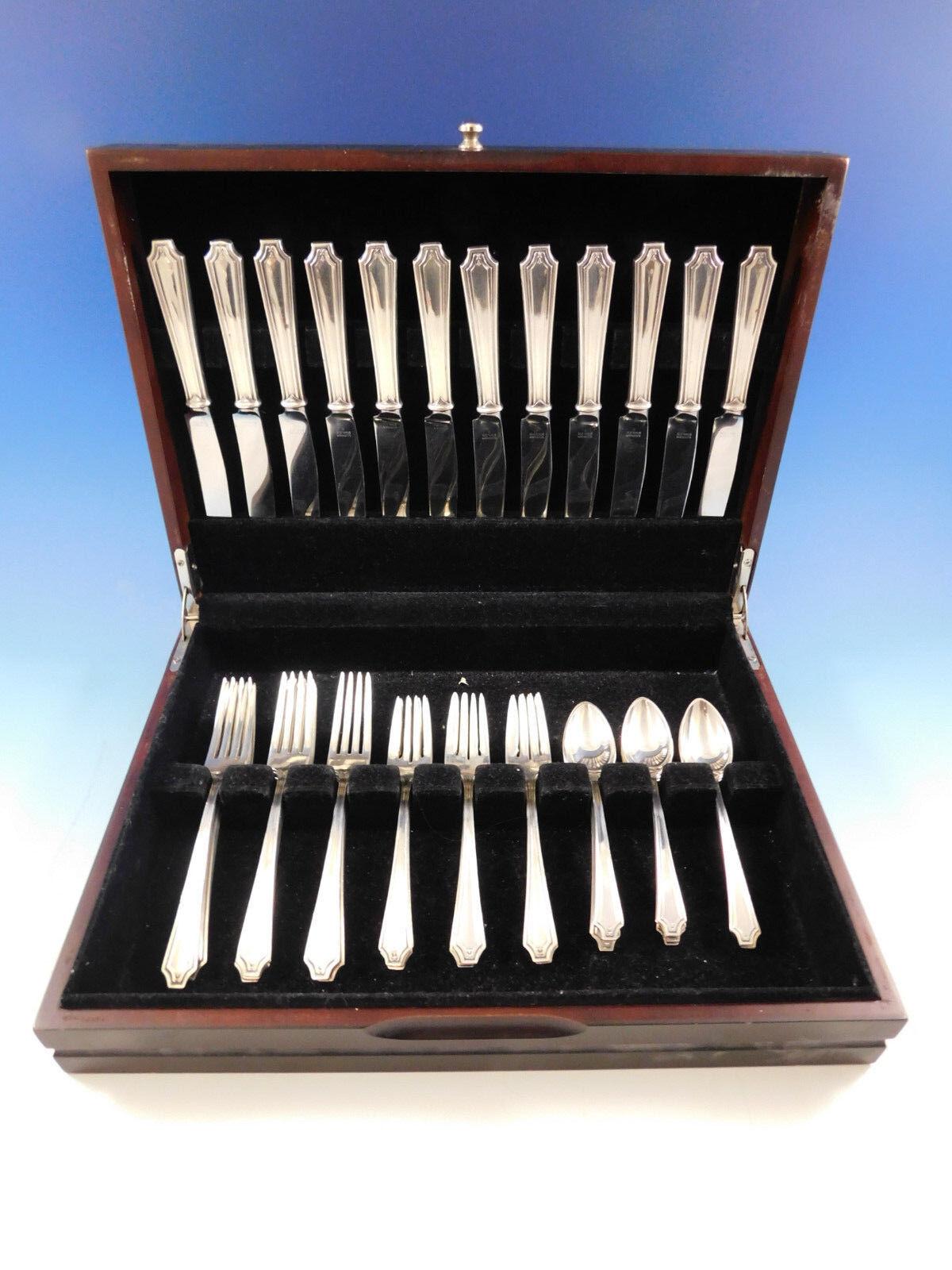 20ième siècle Service de couverts pour 12 pièces en argent sterling de King Albert by Whiting 48 pièces en vente