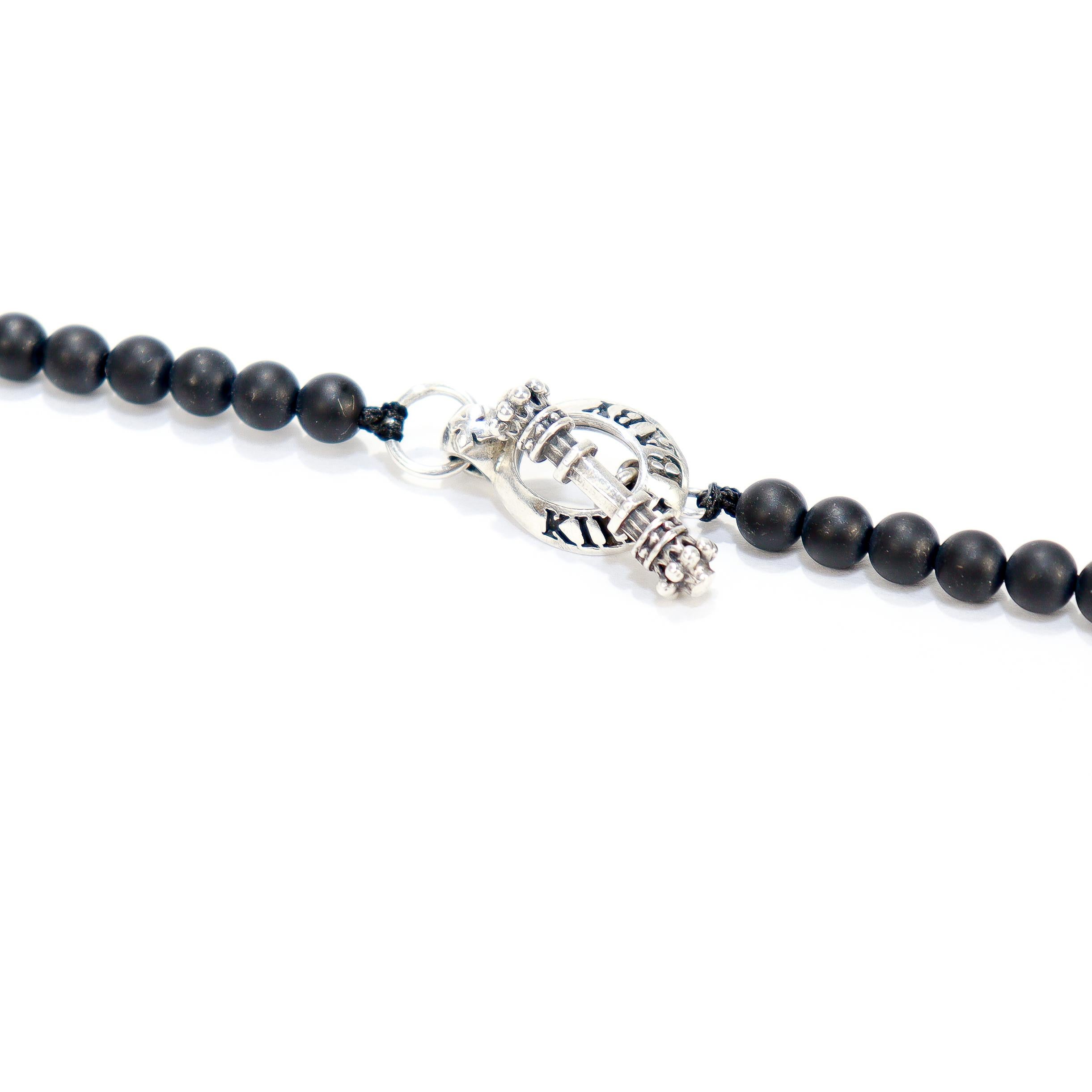 Chapelet King Baby avec perles en onyx, tête de mort en argent et croix traditionnelle en vente 10