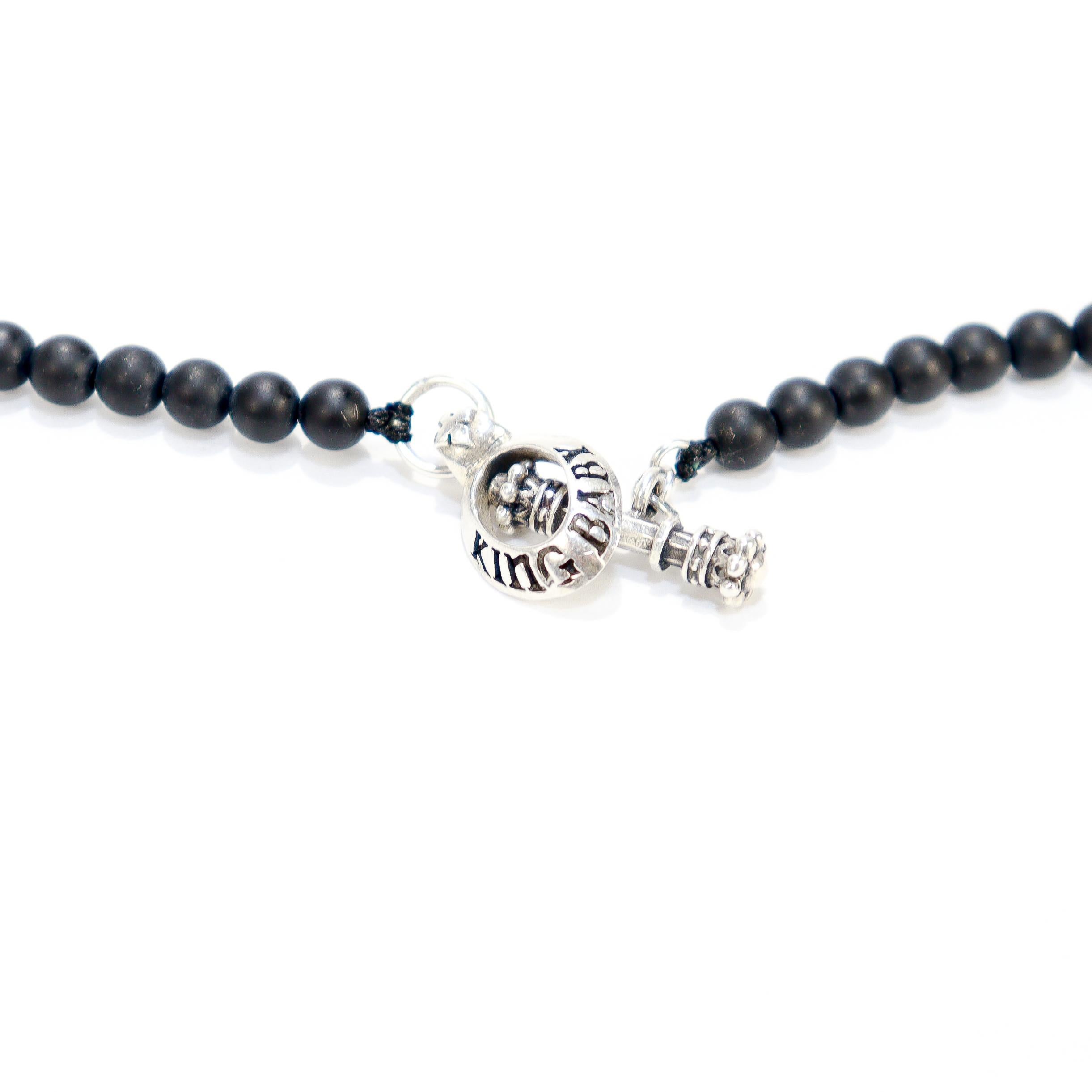 Chapelet King Baby avec perles en onyx, tête de mort en argent et croix traditionnelle en vente 11