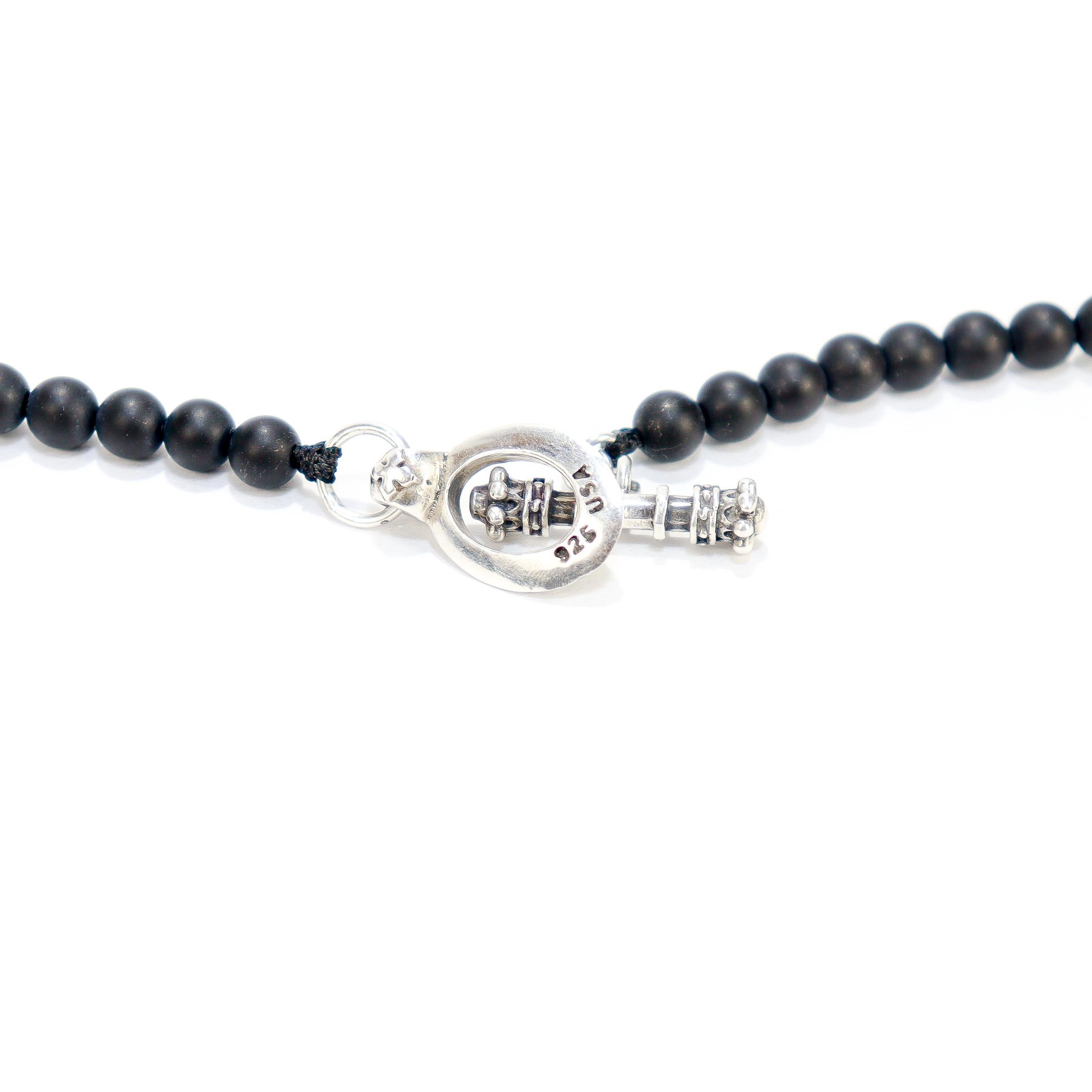Chapelet King Baby avec perles en onyx, tête de mort en argent et croix traditionnelle en vente 13