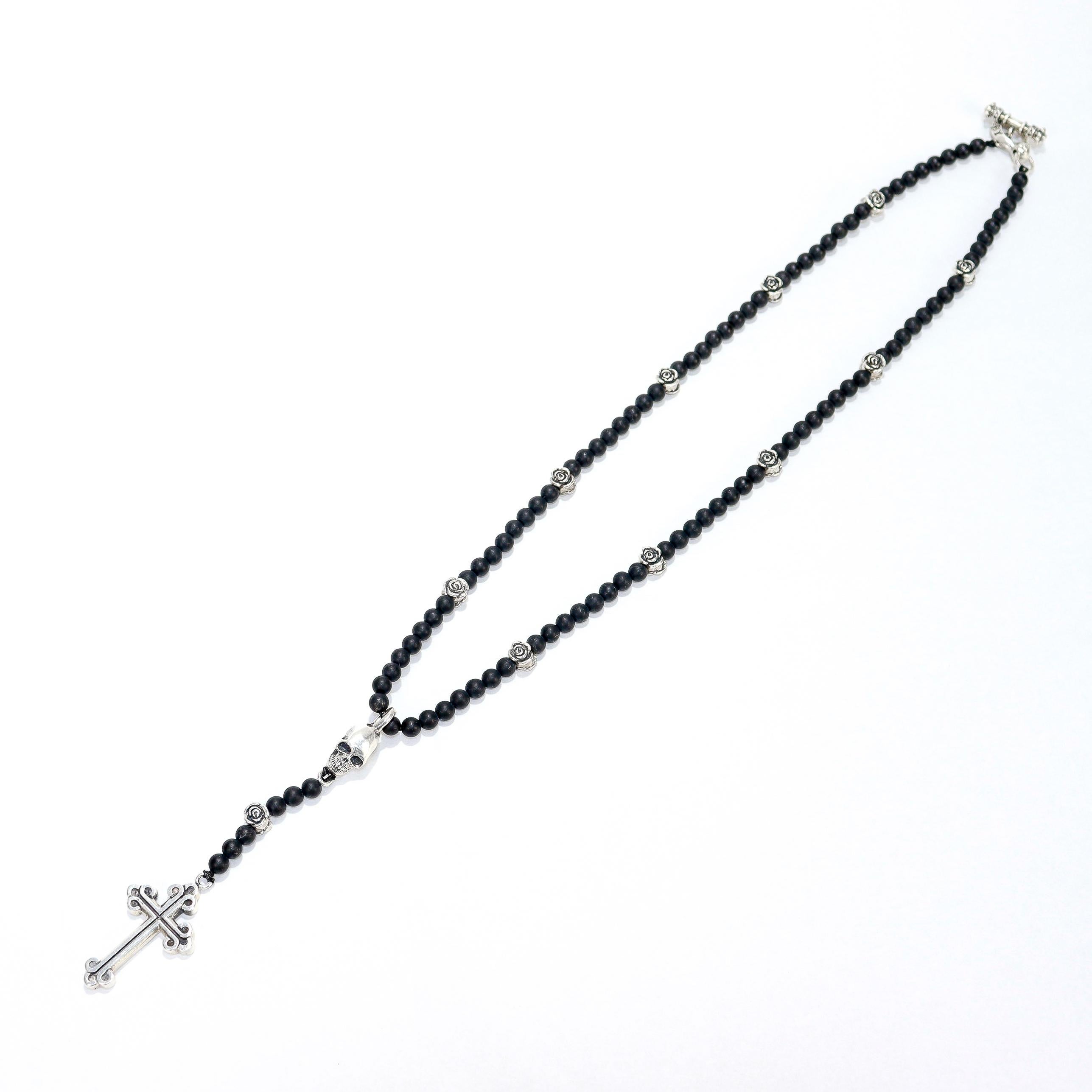 Chapelet King Baby avec perles en onyx, tête de mort en argent et croix traditionnelle en vente 1