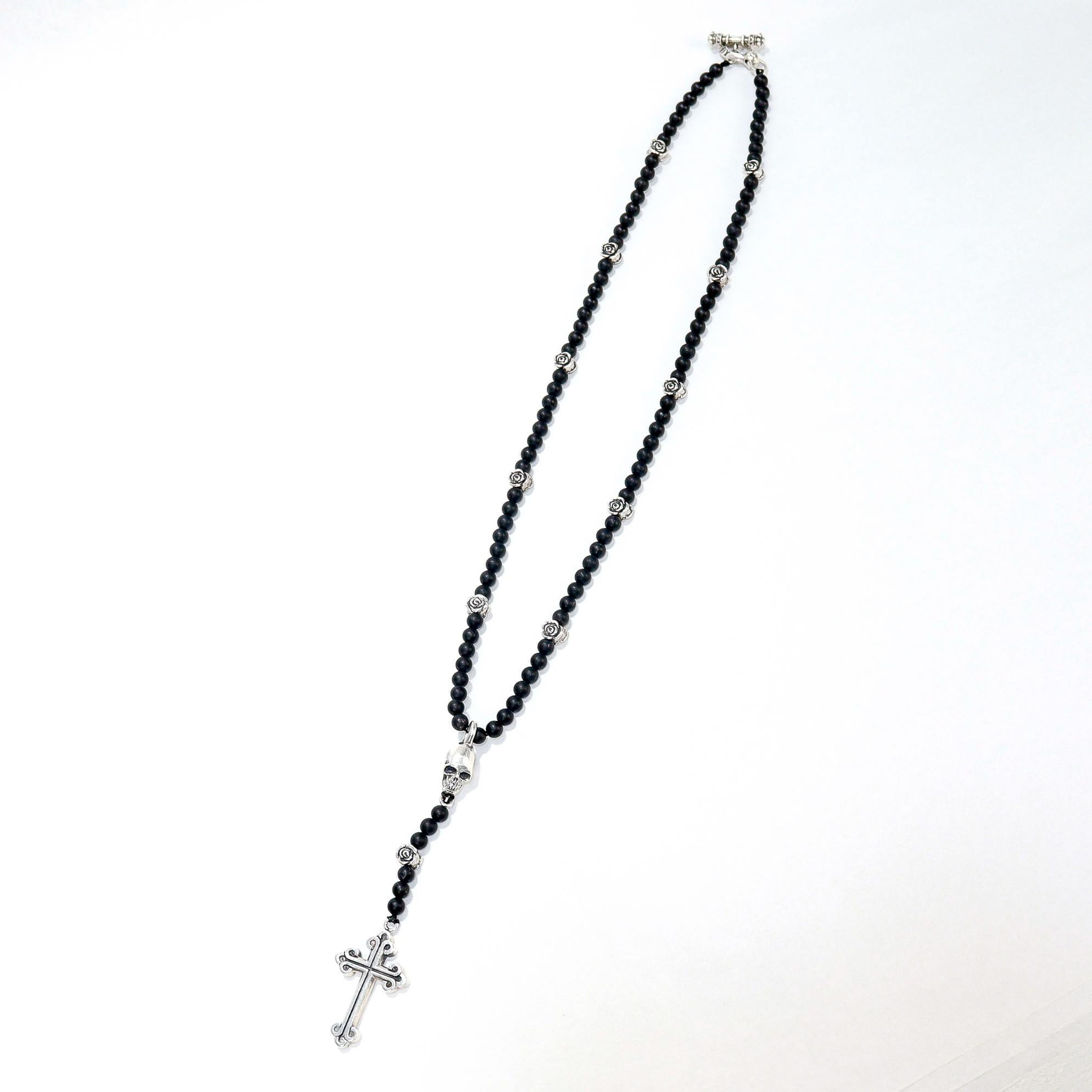 Chapelet King Baby avec perles en onyx, tête de mort en argent et croix traditionnelle en vente 2