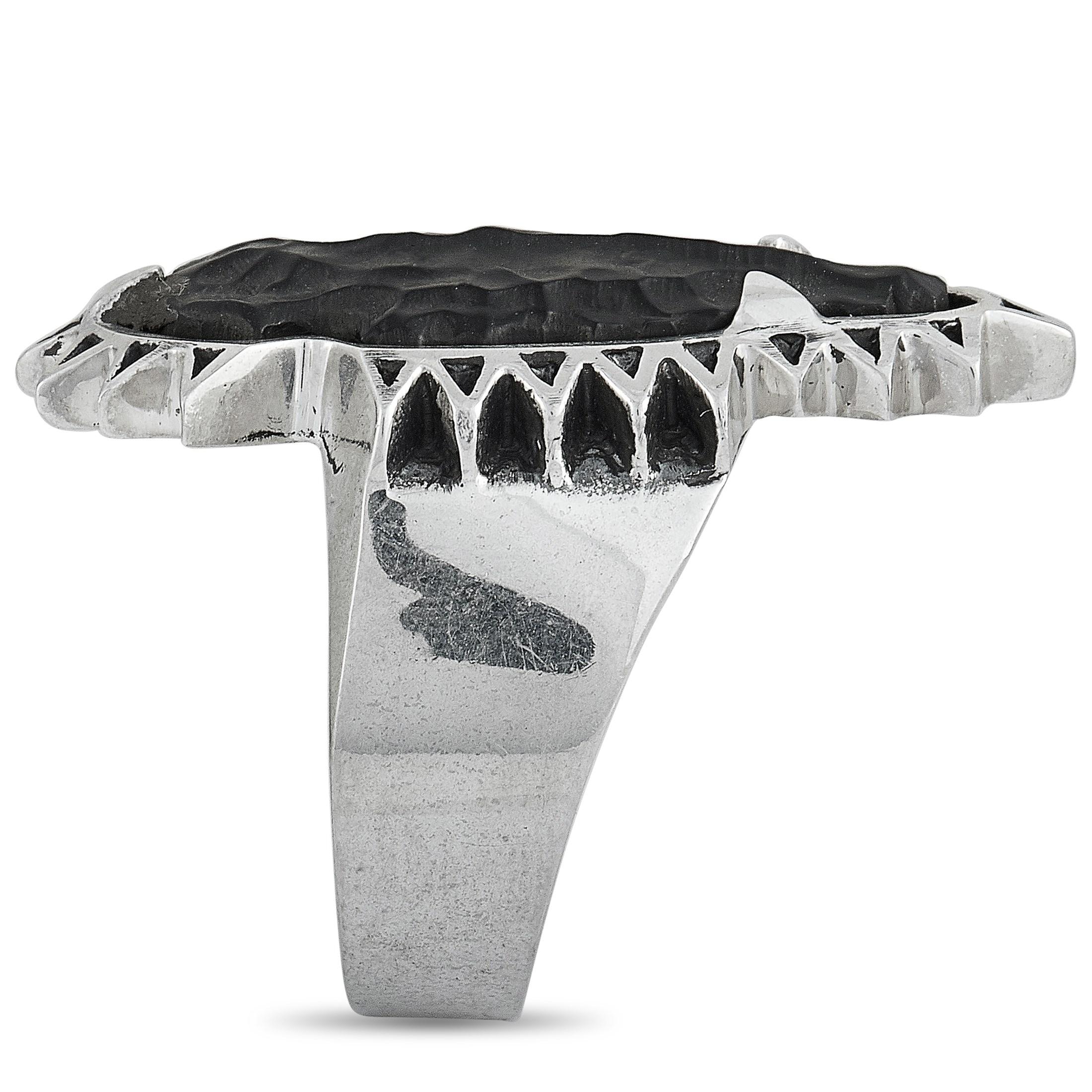 This King Baby ring is made out of silver and carved jet and weighs 30 grams. The ring boasts a band thickness of 6 mm and a top height of 7 mm, while top dimensions measure 22 by 40 mm.

Offered in brand-new condition, this item includes the