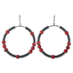 King Baby Orecchini a cerchio in argento con ematite e perle di vetro ceche