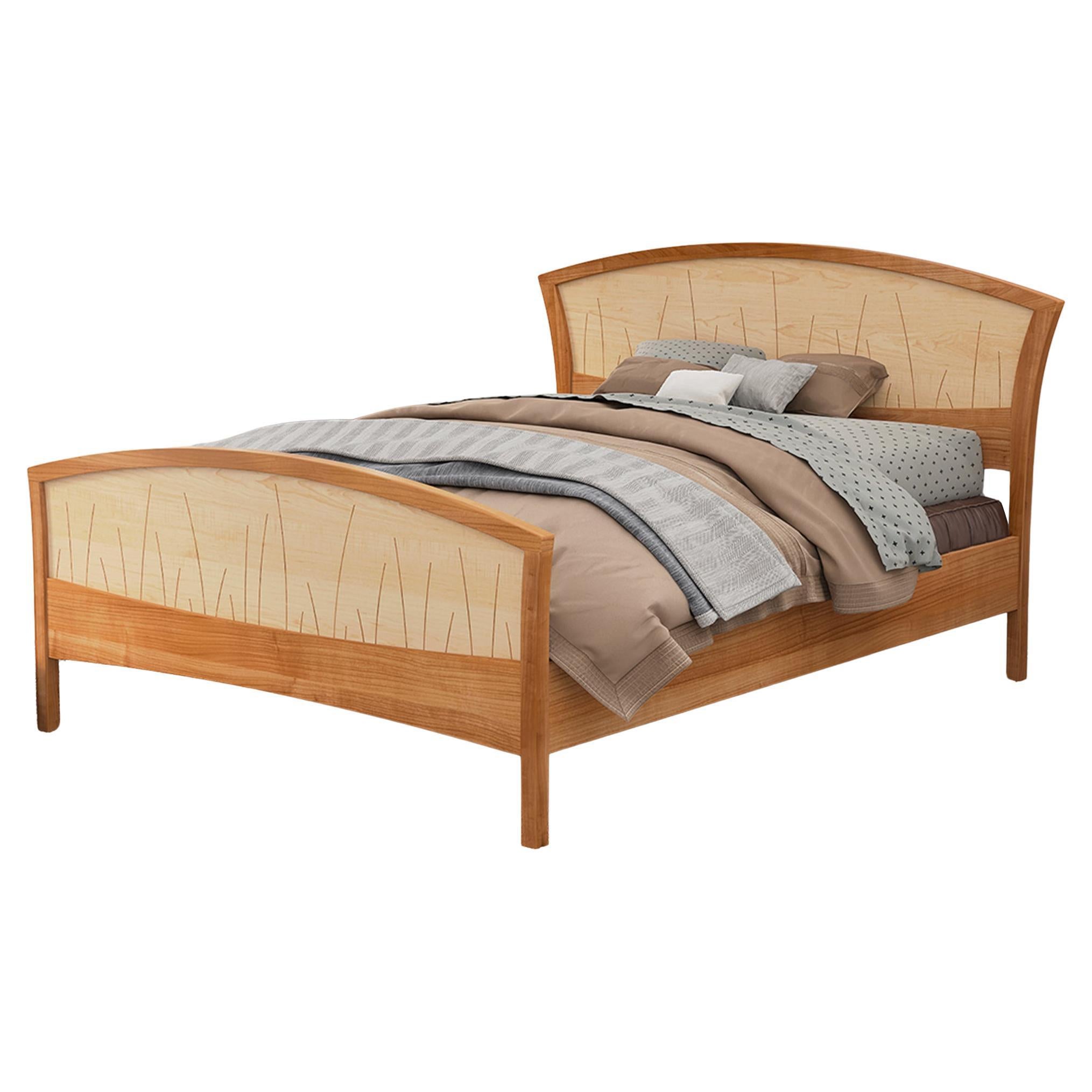 Struttura letto King, realizzata a mano in ciliegio naturale e acero riccio "River Rushes".