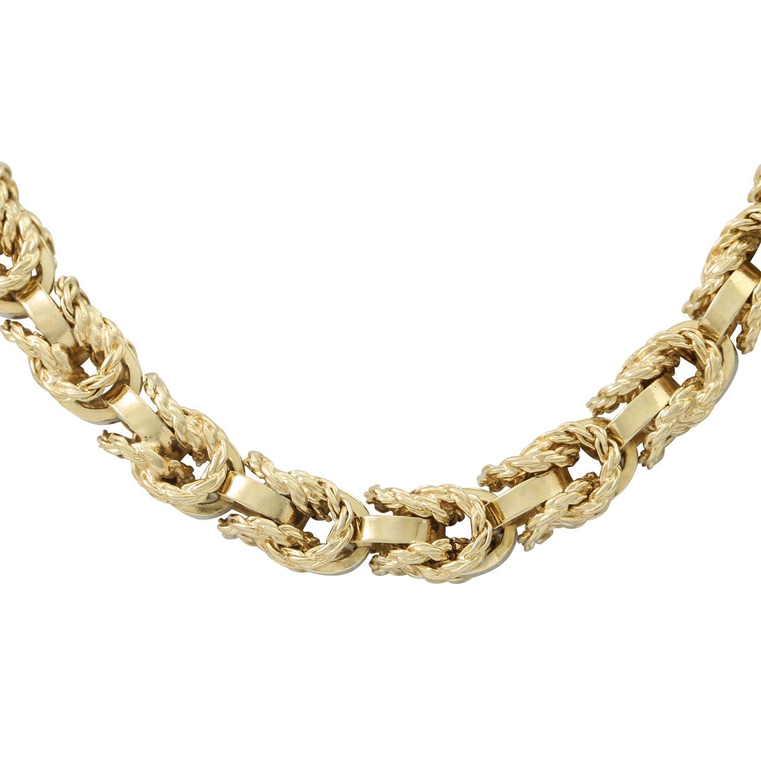 poliert, GG 14K, 119,8 g, L: ca. 53 cm, B: ca. 7 mm, Mitte 20. Jahrhundert, leichte Gebrauchsspuren, Etui-Verschluss mit Acht.

 Byzantinisches Collier, poliert, 14K Gelbgold, 119,8 g, L: ca. 53 cm, B: ca. 7 mm, Mitte 20. Jahrhundert, leichte