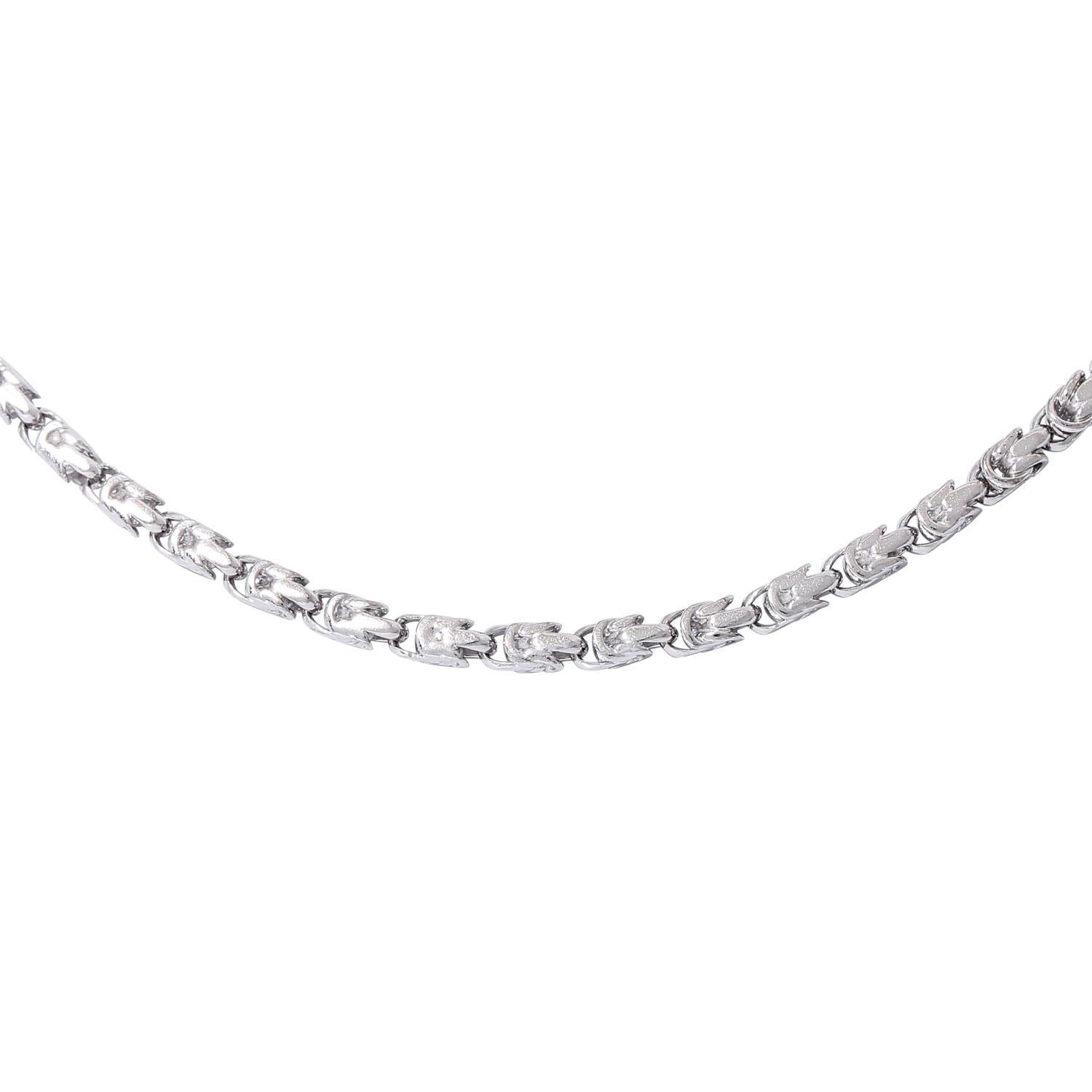 PT 950, 31.6 g, L: approx. 43 cm, W: approx. 3 mm, late 20th century, minimal signs of wear.

 Byzantine necklace, 950 platinum, 31.6 g, L: approx. 43 cm, W: approx. 3 mm, late 20th century, minimal signs of wear.
