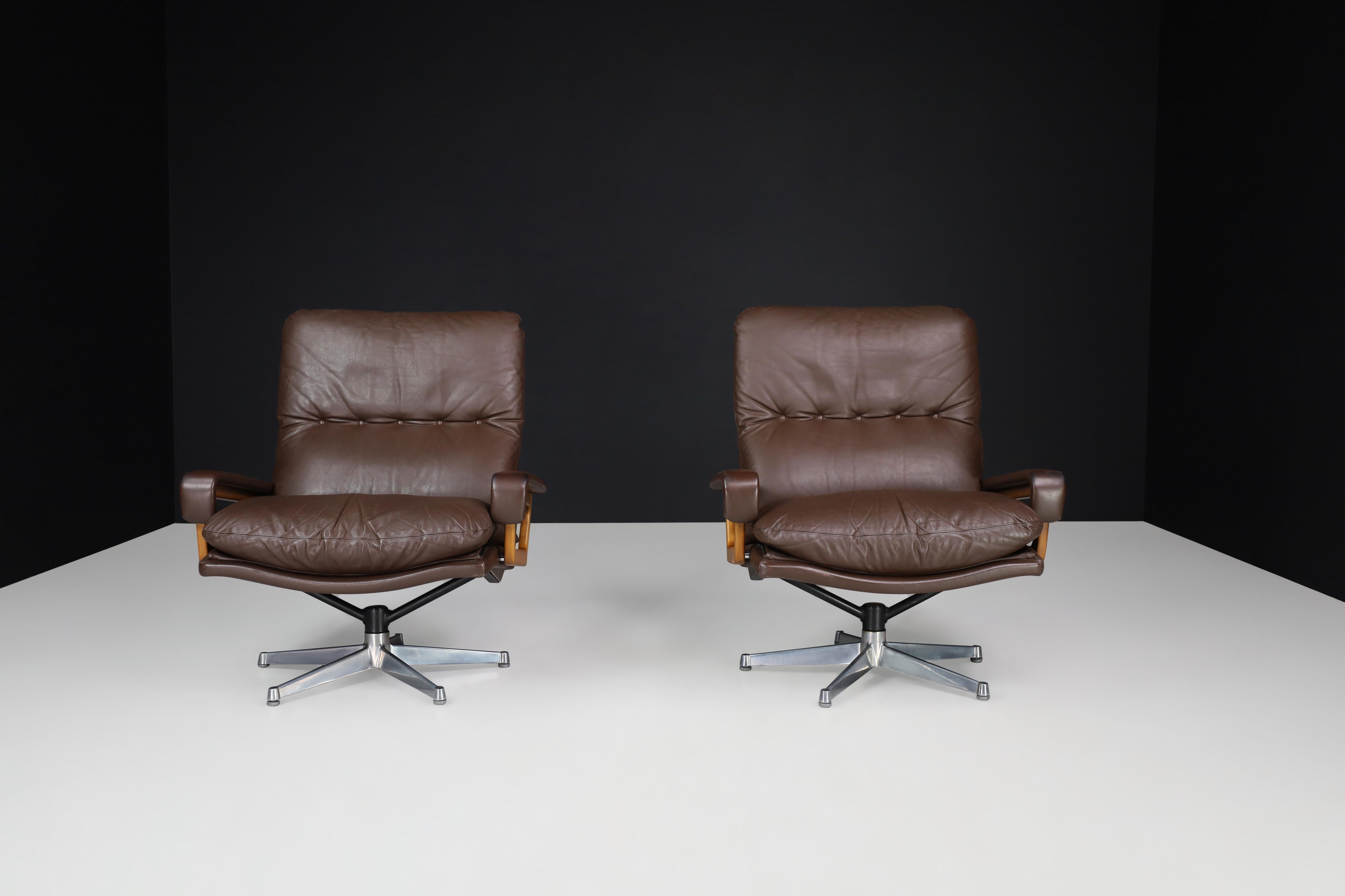 'King' Chairs by André Vandenbeuck for Strässle, Switzerland, 1970s In Good Condition In Almelo, NL