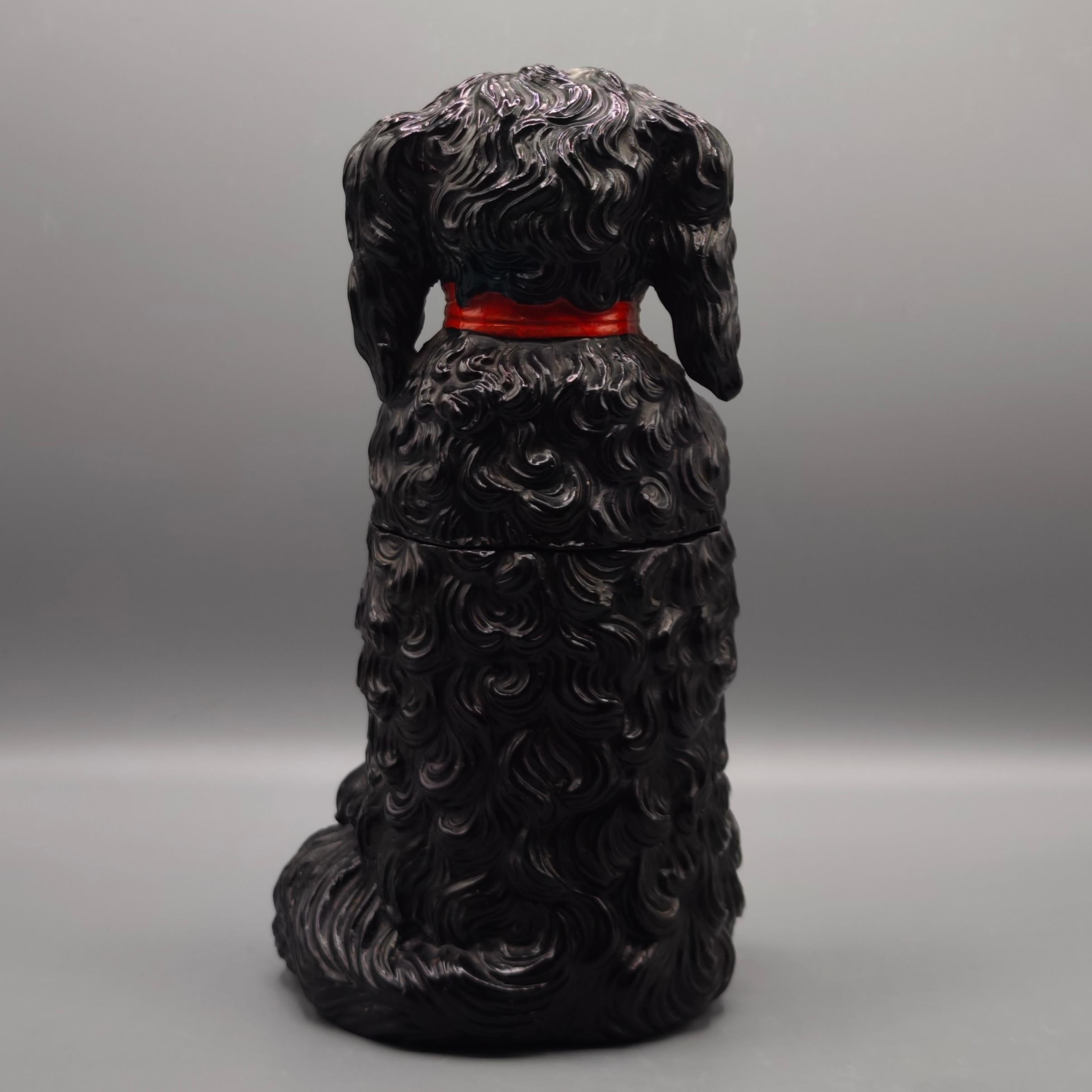 Smaltato Vaso in ceramica Charles Charles Spaniel di  Bernhard Bloch, fine del XIX secolo in vendita