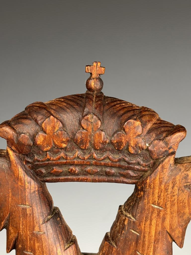 Spagnolo Stemma di Toledo di Charles Spanish - Aquila a doppia testa scolpita a mano in vendita