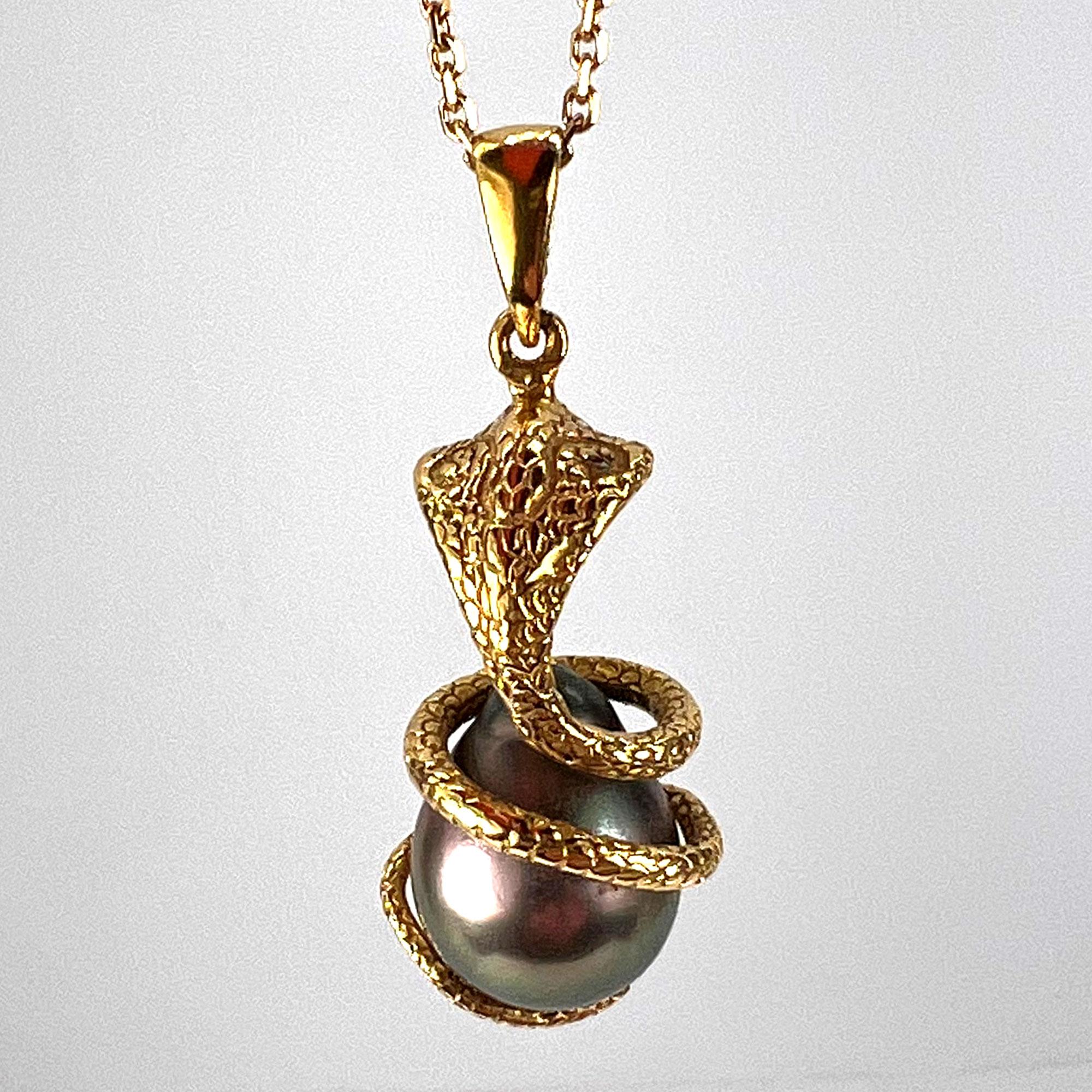 King Cobra Serpent Snake 18K Yellow Gold Tahitian Black Pearl Pendant For Sale 2