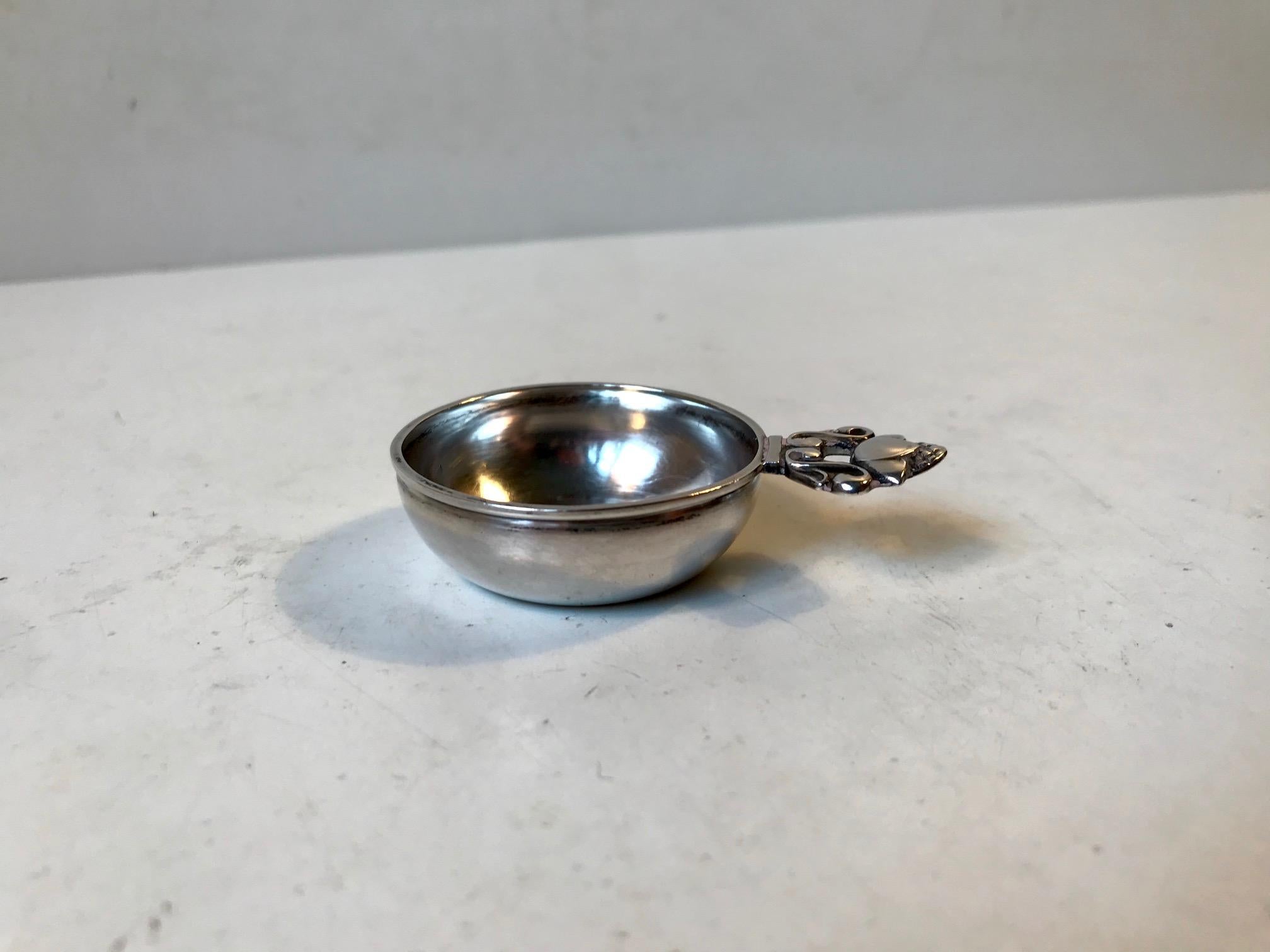 In the series King Cutlery (Da: konge bestik) from Georg Jensen comes this small caviar spoon in Sterling Silver. The design dates from 1915. This particular spoon is an example from the late 1940s. Its fully signed and hallmarked to the backside.