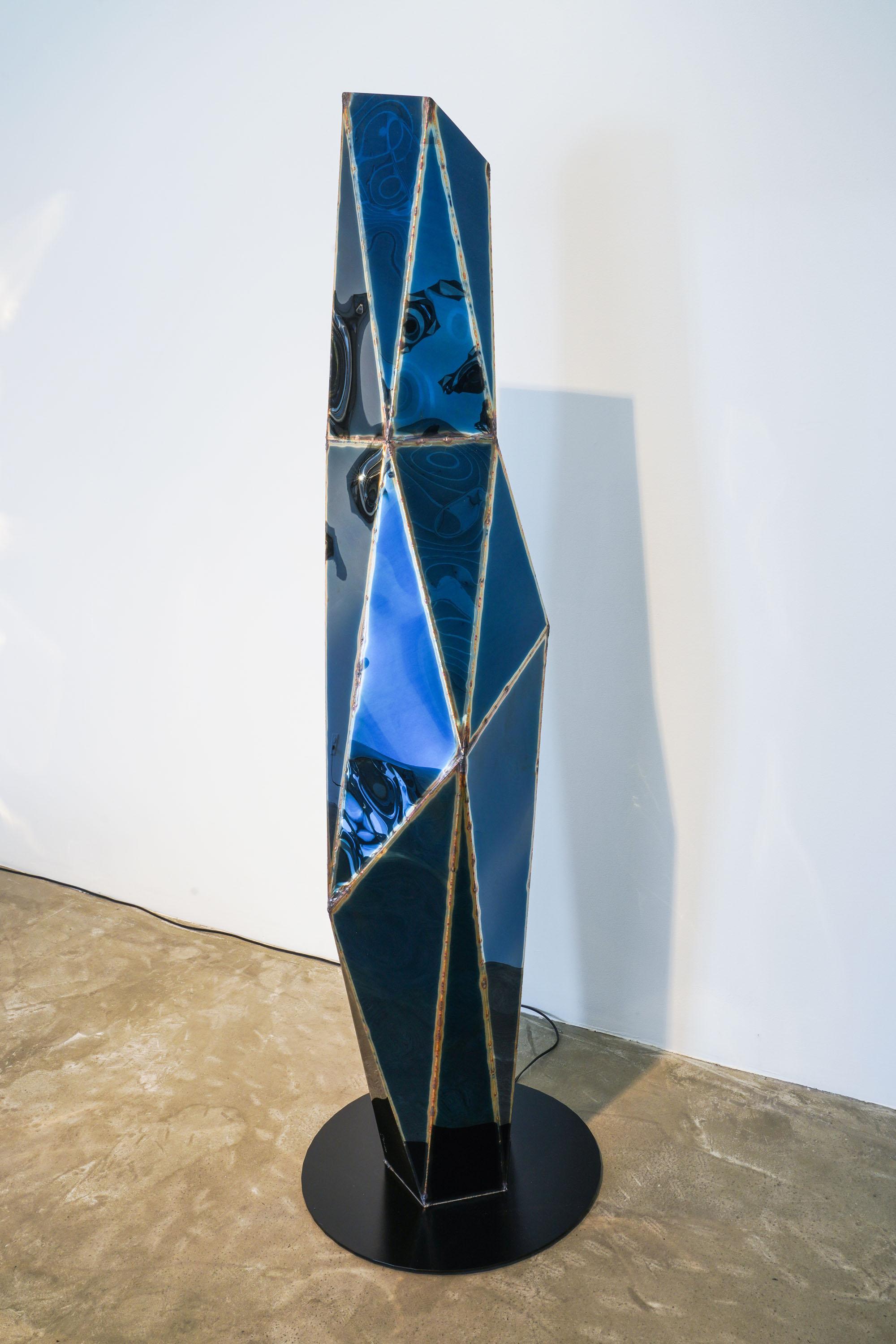 XXIe siècle et contemporain Lampadaire King en acier inoxydable poli miroir soudé par Julian Mayor en vente