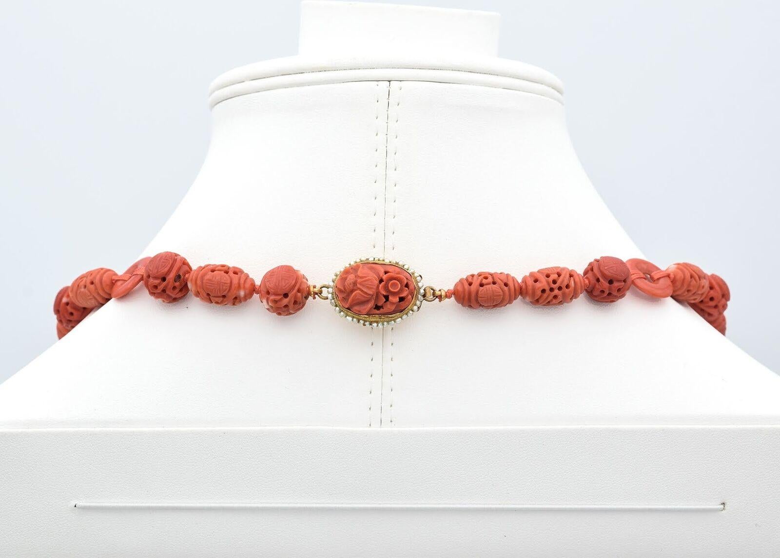 King Fook geschnitzte rote Koralle & Seeperle Gelbgold Perlenstrang Halskette (Rundschliff) im Angebot