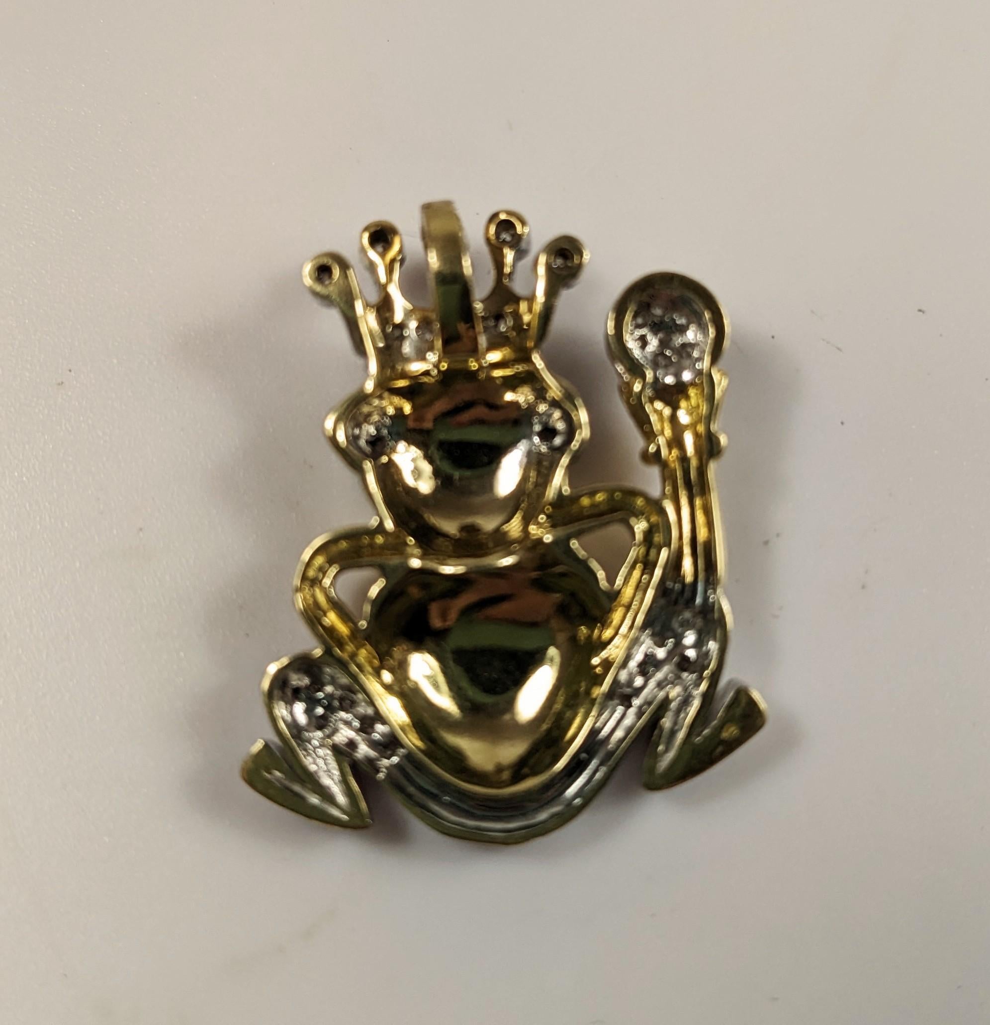 Contemporary King Frog Pendant  in Yellow Gold and White Diamonds For Sale