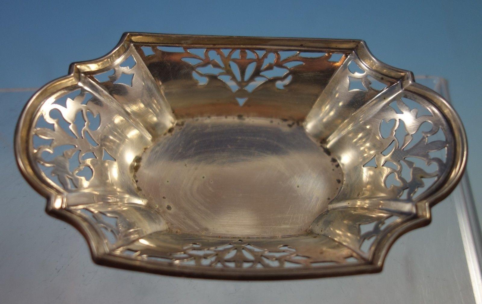 King George by Watson Sterling Silver Nut Dish #5559 In Excellent Condition In Big Bend, WI