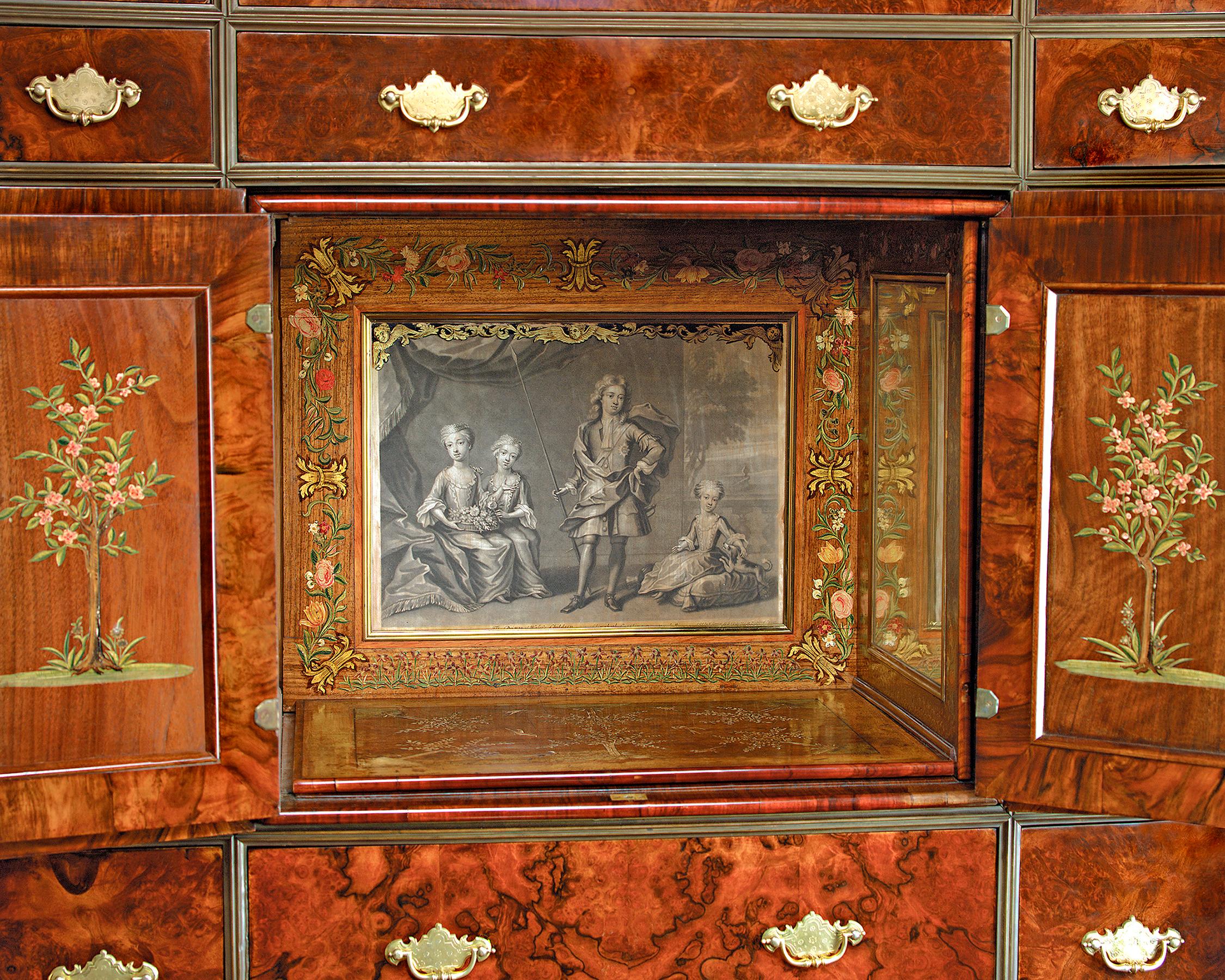 Carved King George I Ambassadorial Secrétaire-Cabinet For Sale