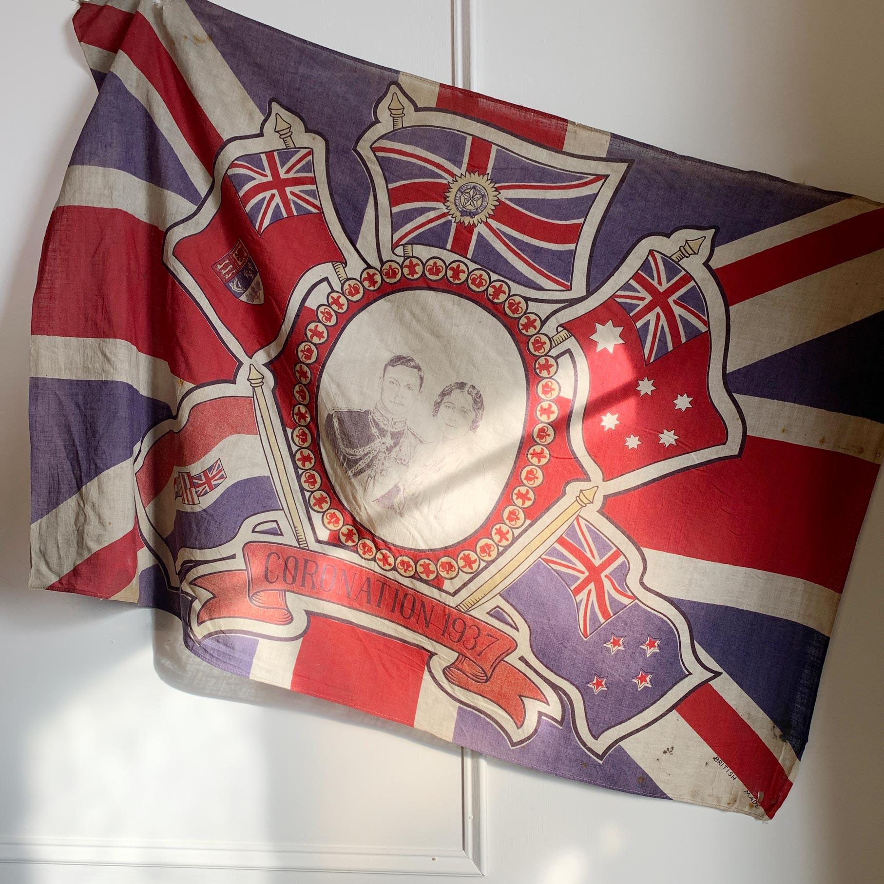 King George VI and Queen Elizabeth the Queen Mother Coronation Flag, 1937 In Good Condition For Sale In Hastings, GB