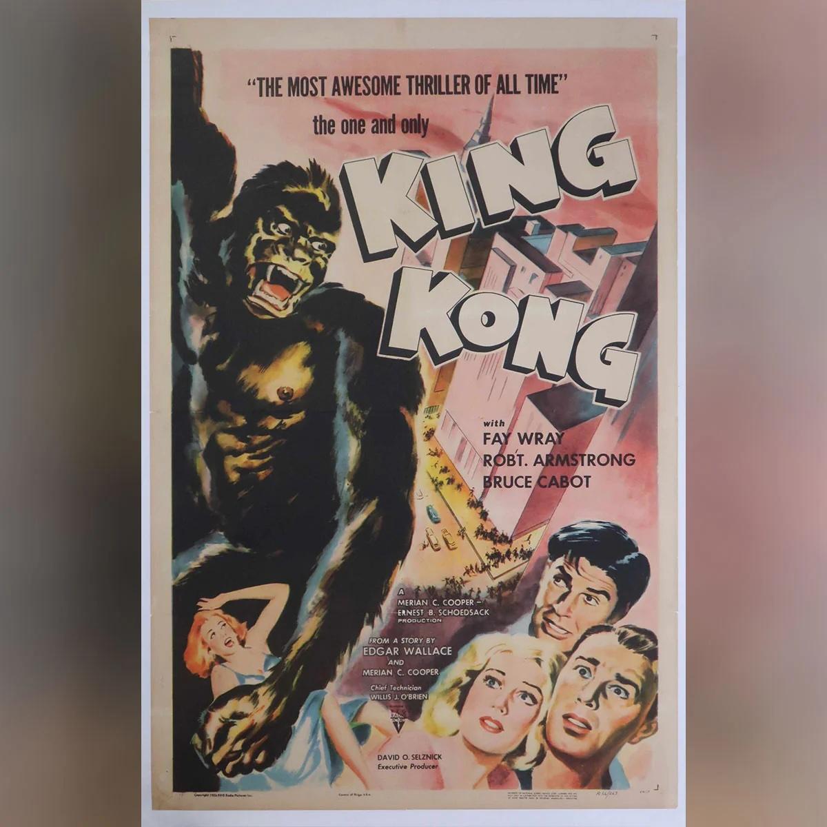 King Kong (1956R)
Original Una Hoja (27 X 41 Pulgadas)

Un equipo de rodaje va a una isla tropical para un rodaje exótico y descubre a un mono colosal que se encapricha de su rubia estrella. Entonces es capturado y devuelto a Nueva York para su