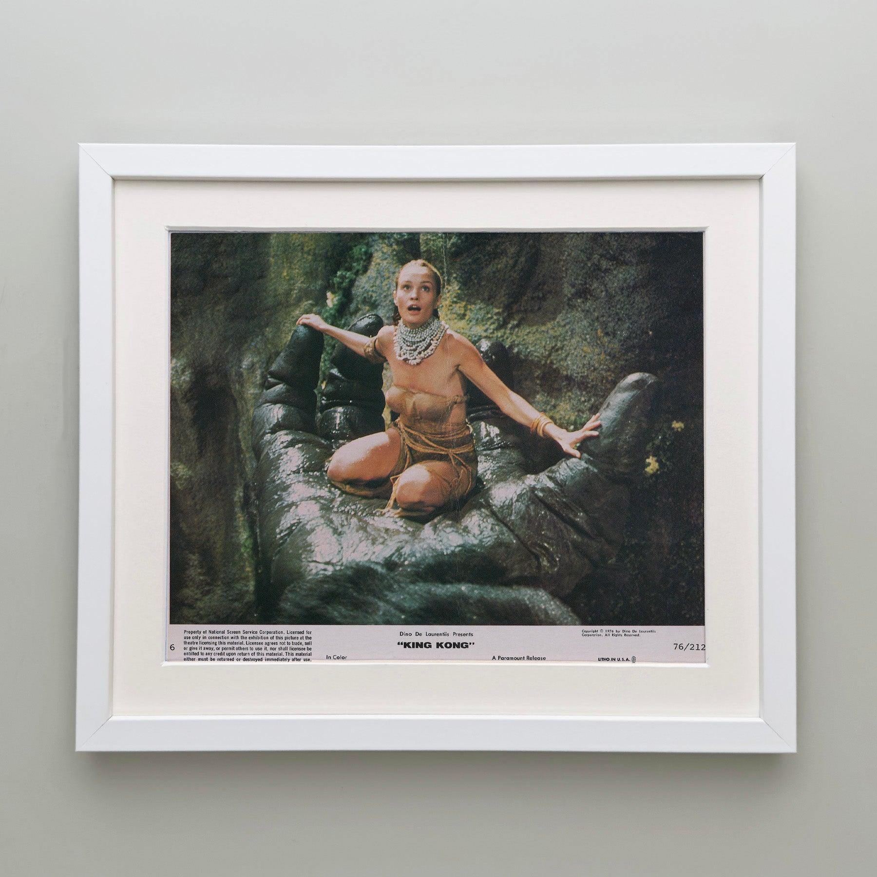 King Kong 1976 Lobby Card - Framed In Excellent Condition For Sale In Bath, Somerset