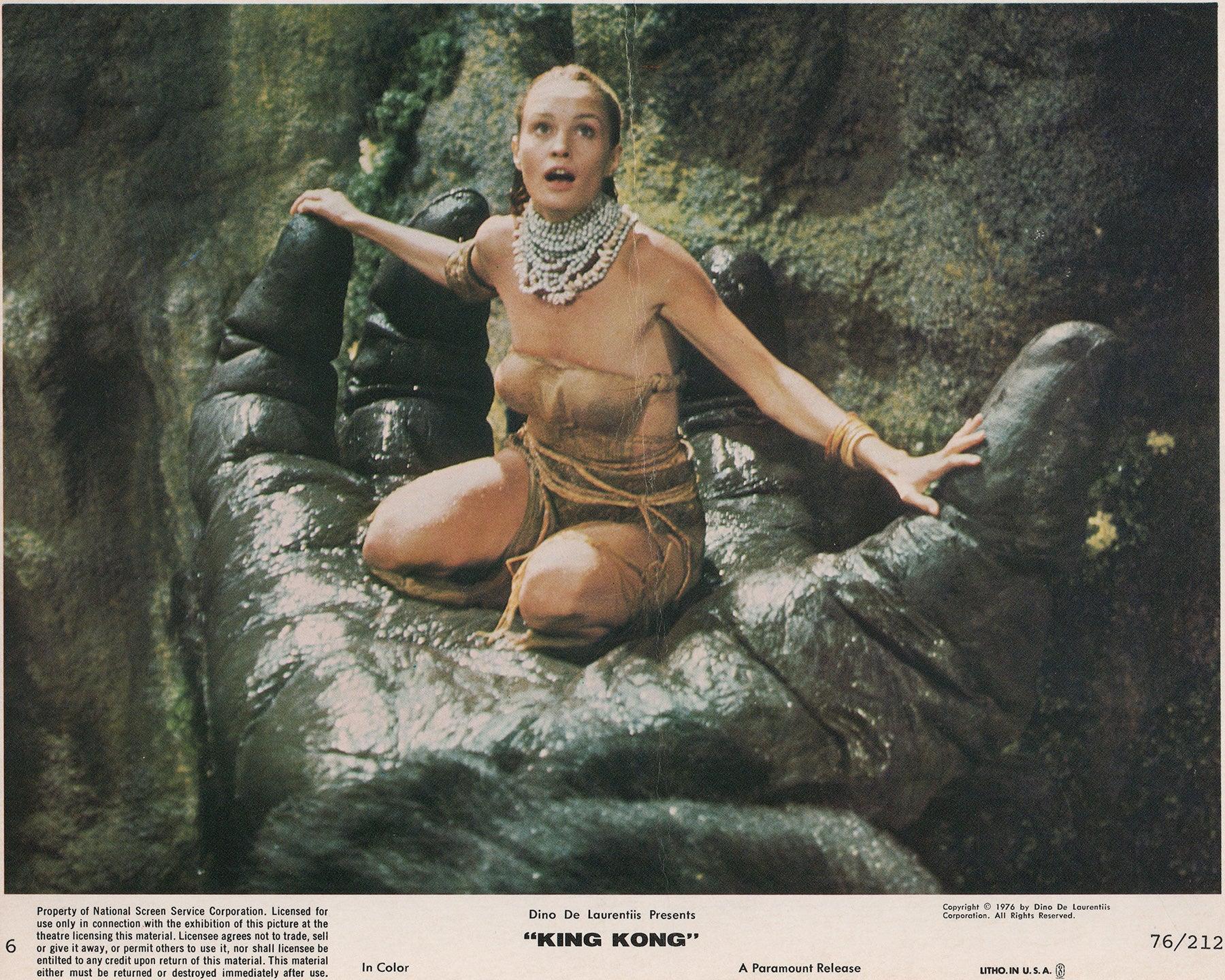 Paper King Kong 1976 Lobby Card - Framed For Sale