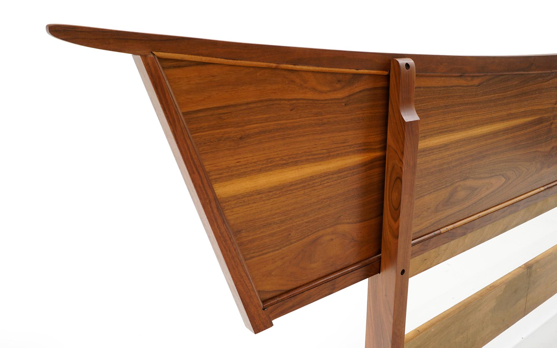 King or Queen Headboard by George Nakashima for Widdicomb, Beautiful Condition In Good Condition In Kansas City, MO