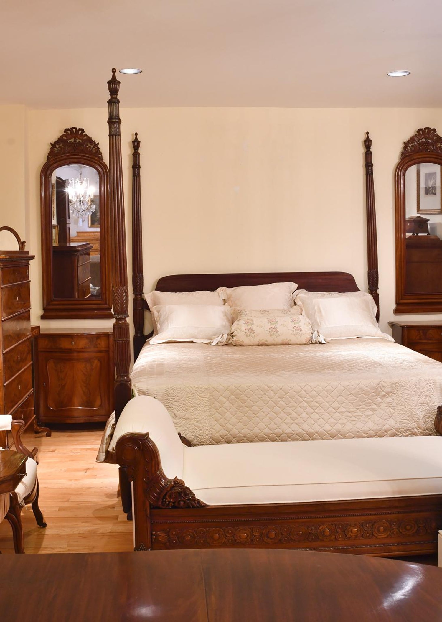 King Size 4 Poster Sheraton Bed With Carved Posts Phyfe School C 1815