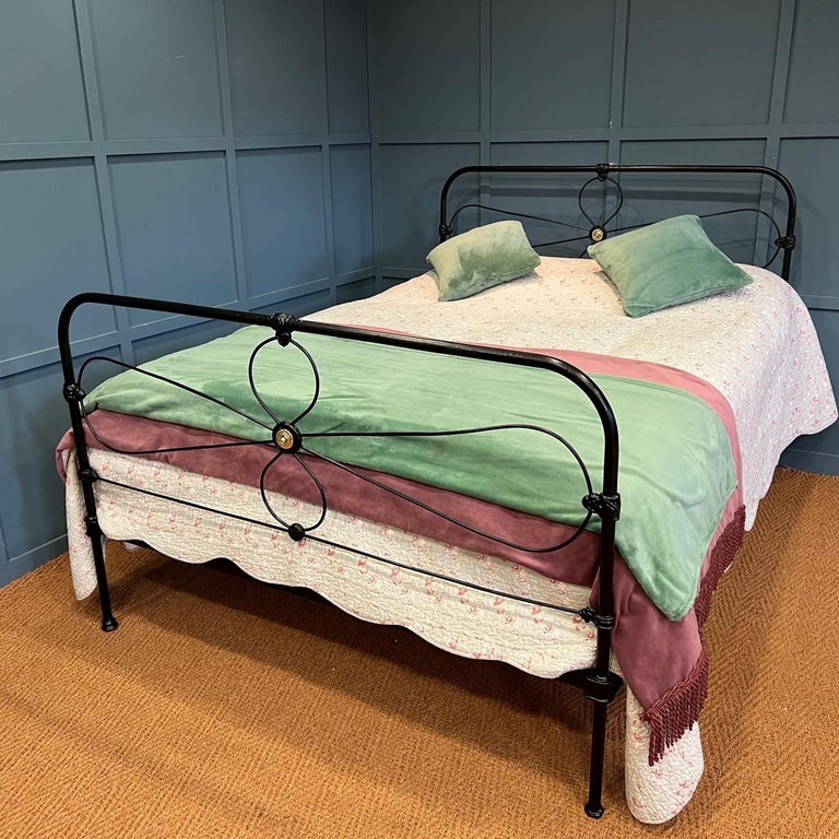 King Size 5’ Antique Black Iron Irish Cottage Bed For Sale at 1stDibs