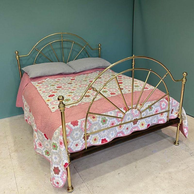 English, King Size 5' Victorian all brass bed made by Hoskins & Sewell In Good Condition In Headley, GB