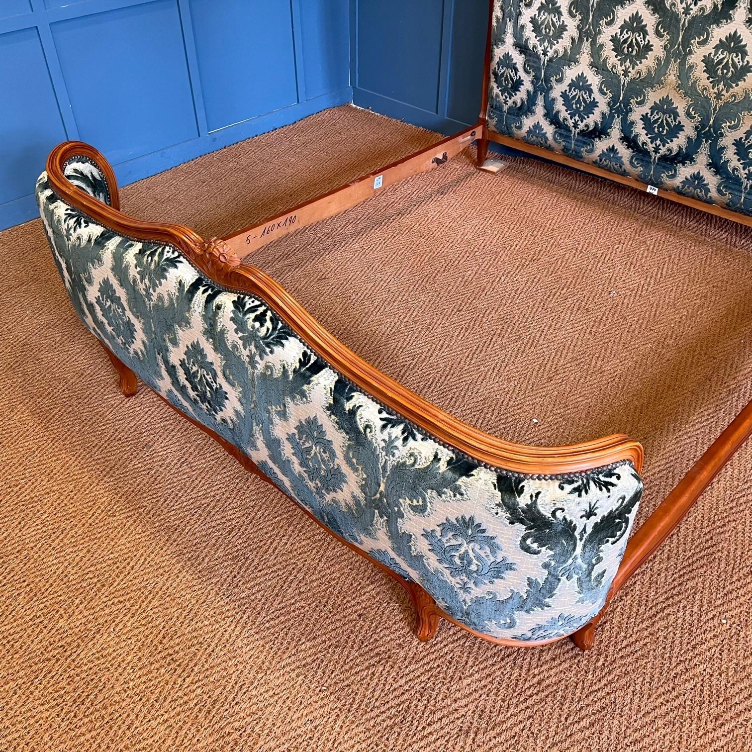 King Size, Demi Corbeille French Upholstered Bed In Good Condition In Headley, GB