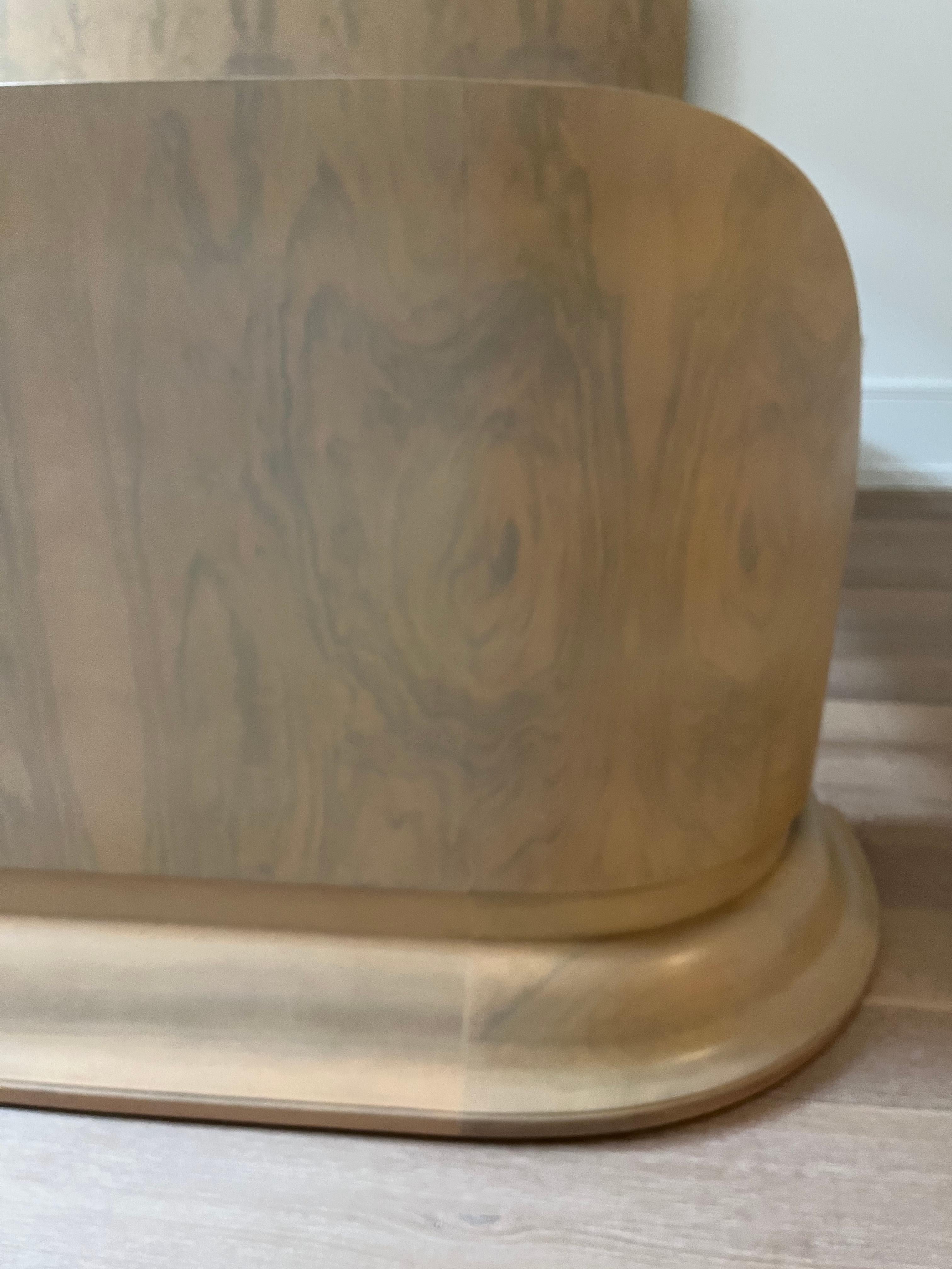 Lit en bois Art Déco de taille King Size Bon état - En vente à Chicago, IL