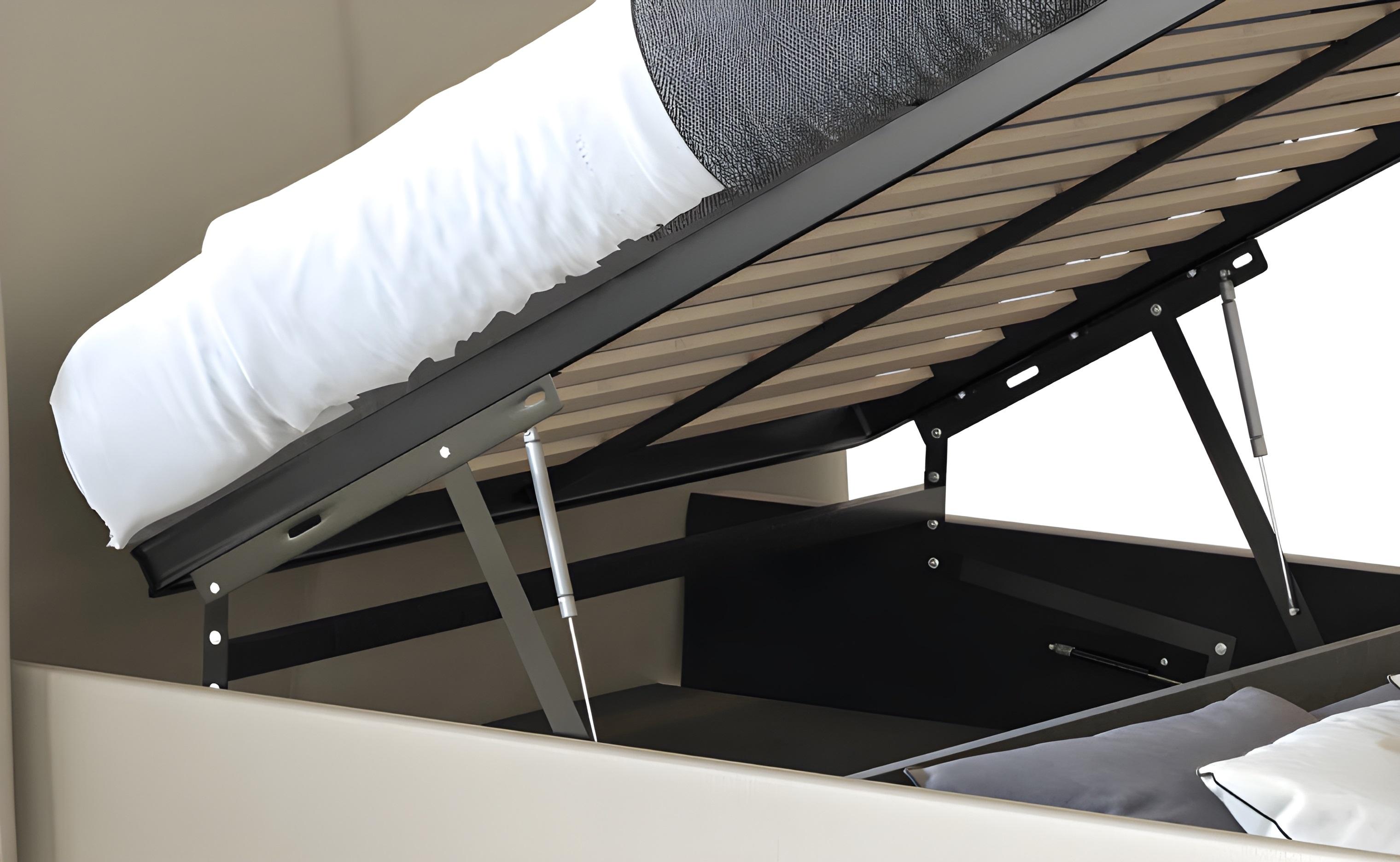 Tissu d'ameublement Lit King Size Ft. Luxueuse tête de lit géométrique avec accents métalliques en vente