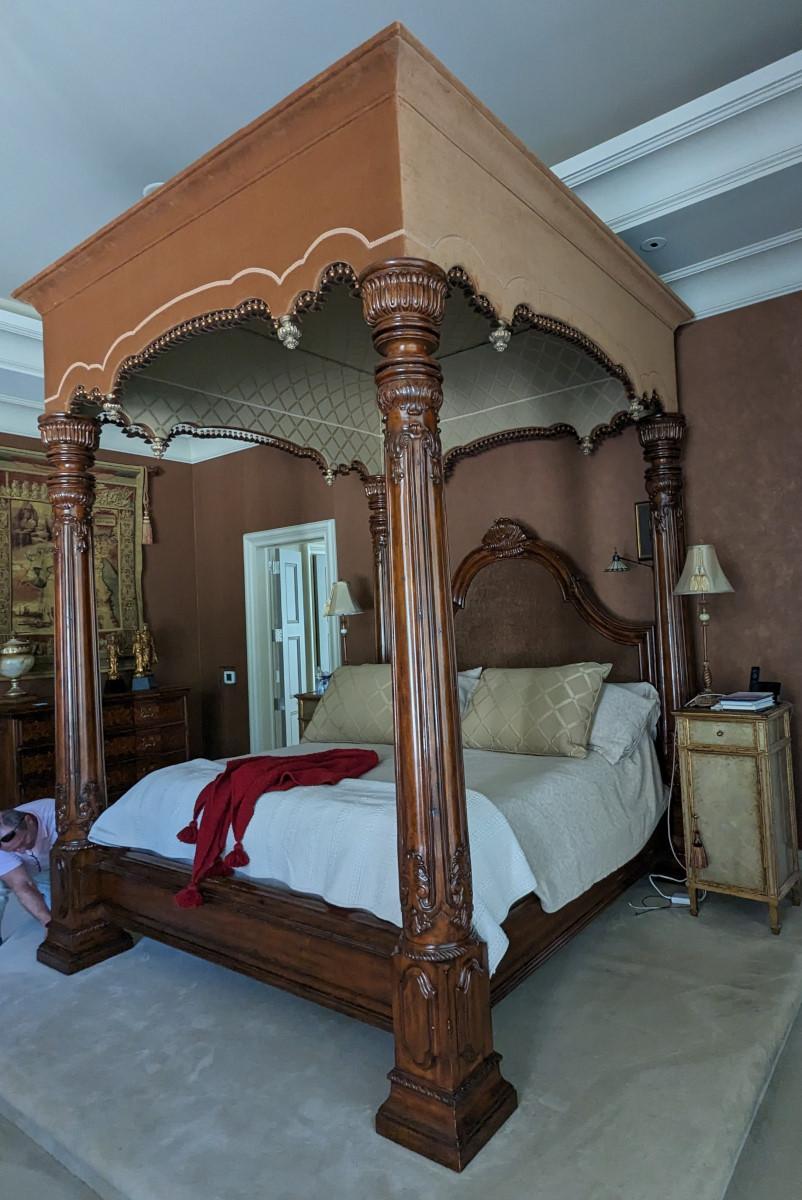 metal canopy bed