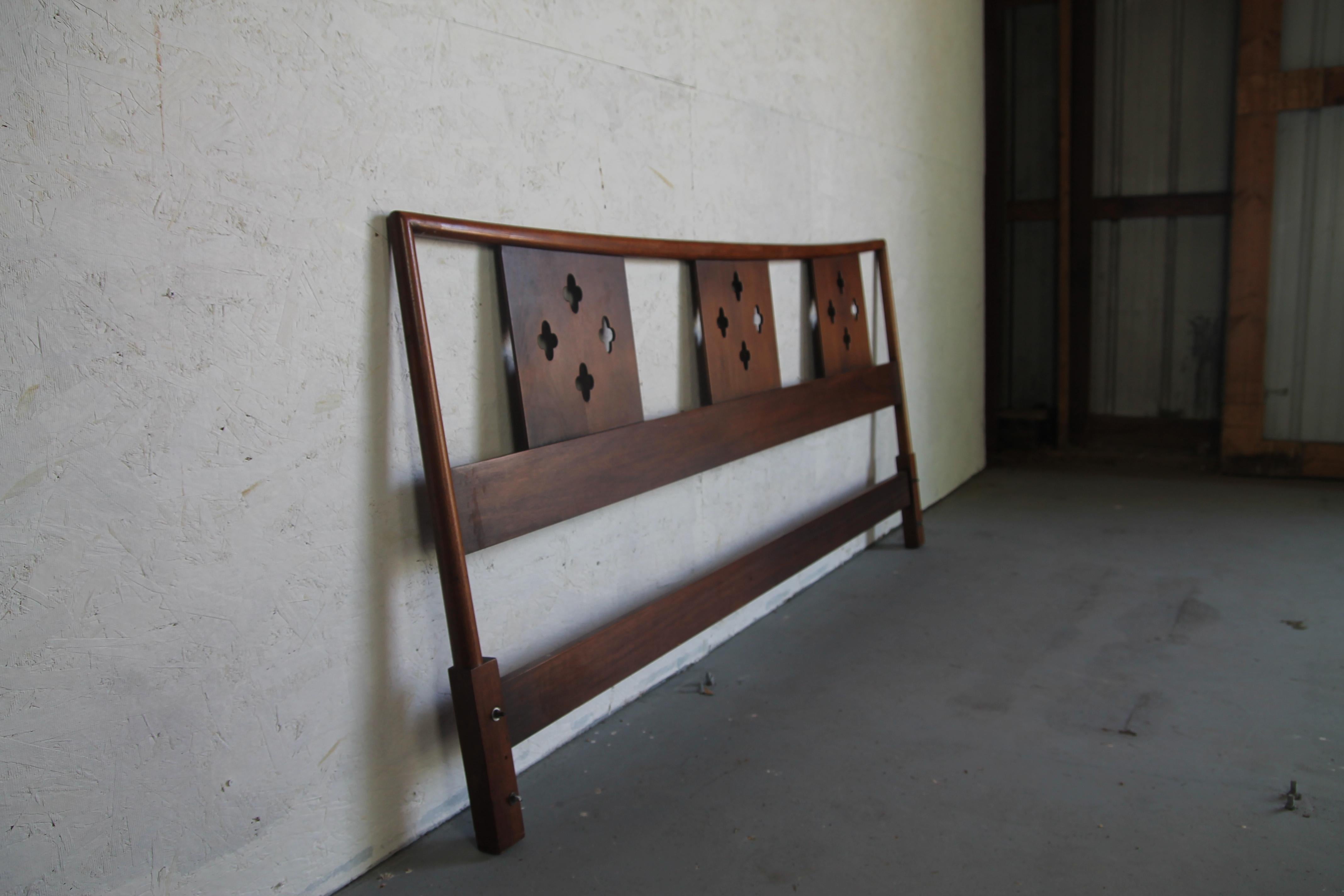 Great king-size heritage Henredon headboard. In great shape, will be listing other pieces from this Suite as well.