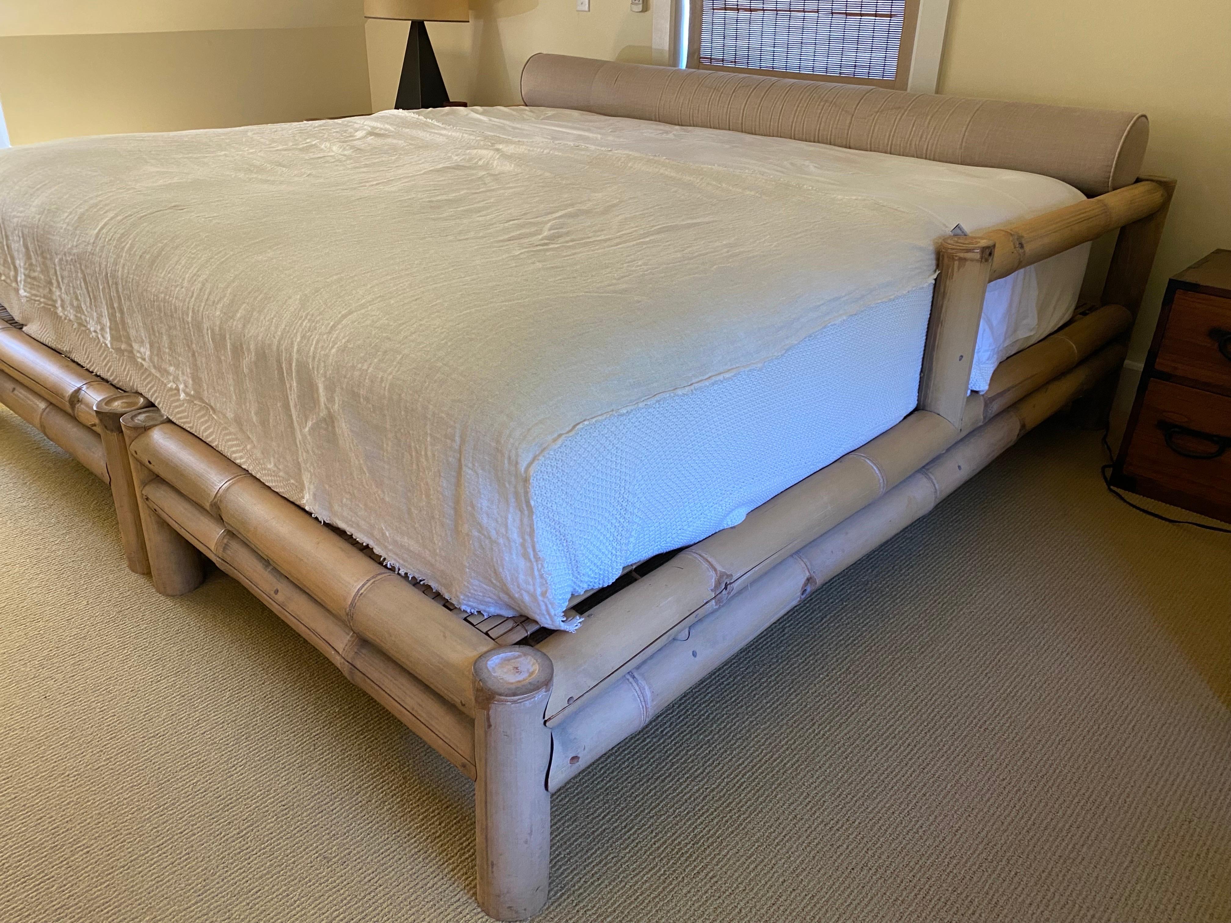Cadre de lit king size en bambou Bon état - En vente à Southampton, NY