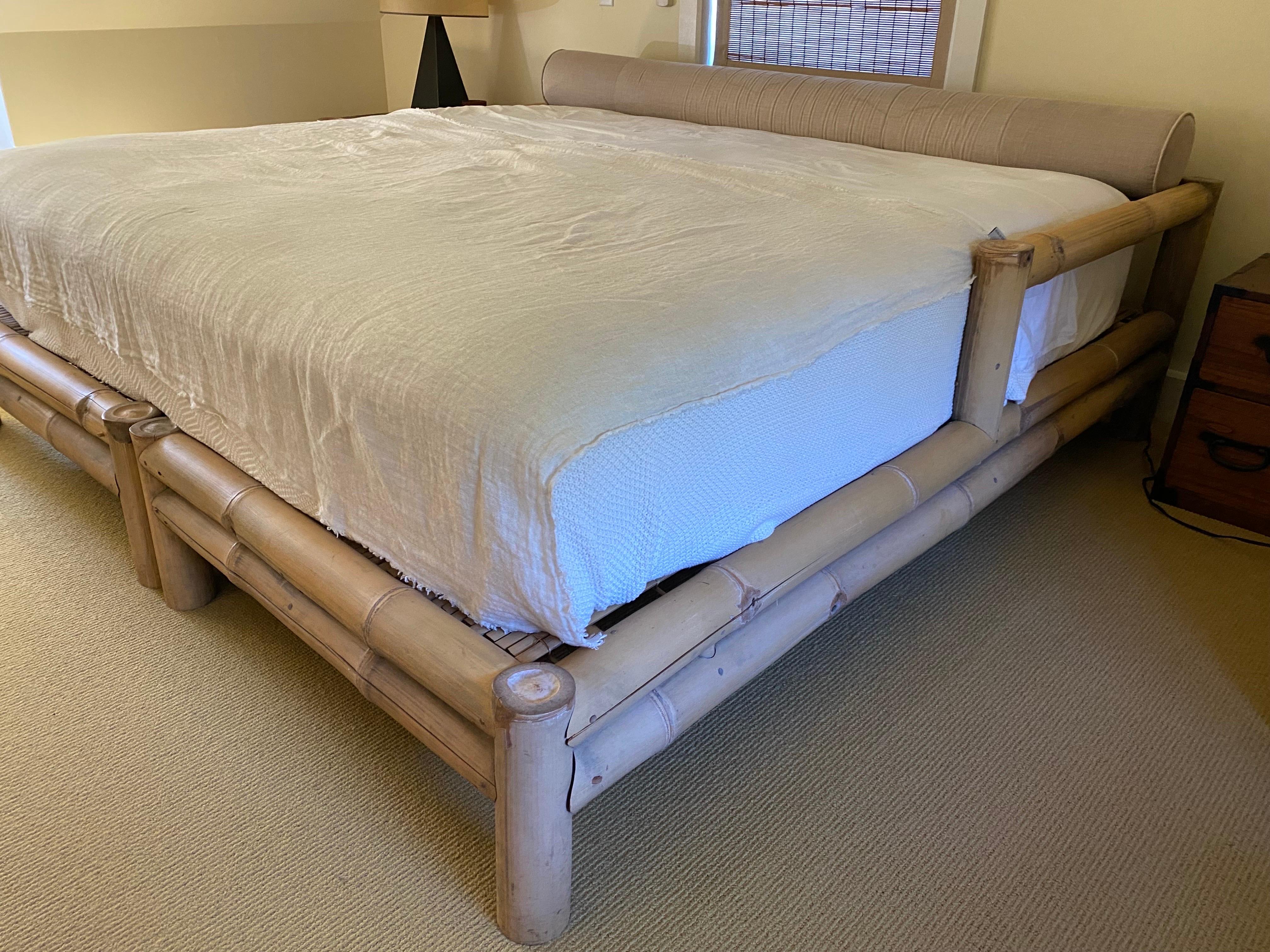 20ième siècle Cadre de lit king size en bambou en vente