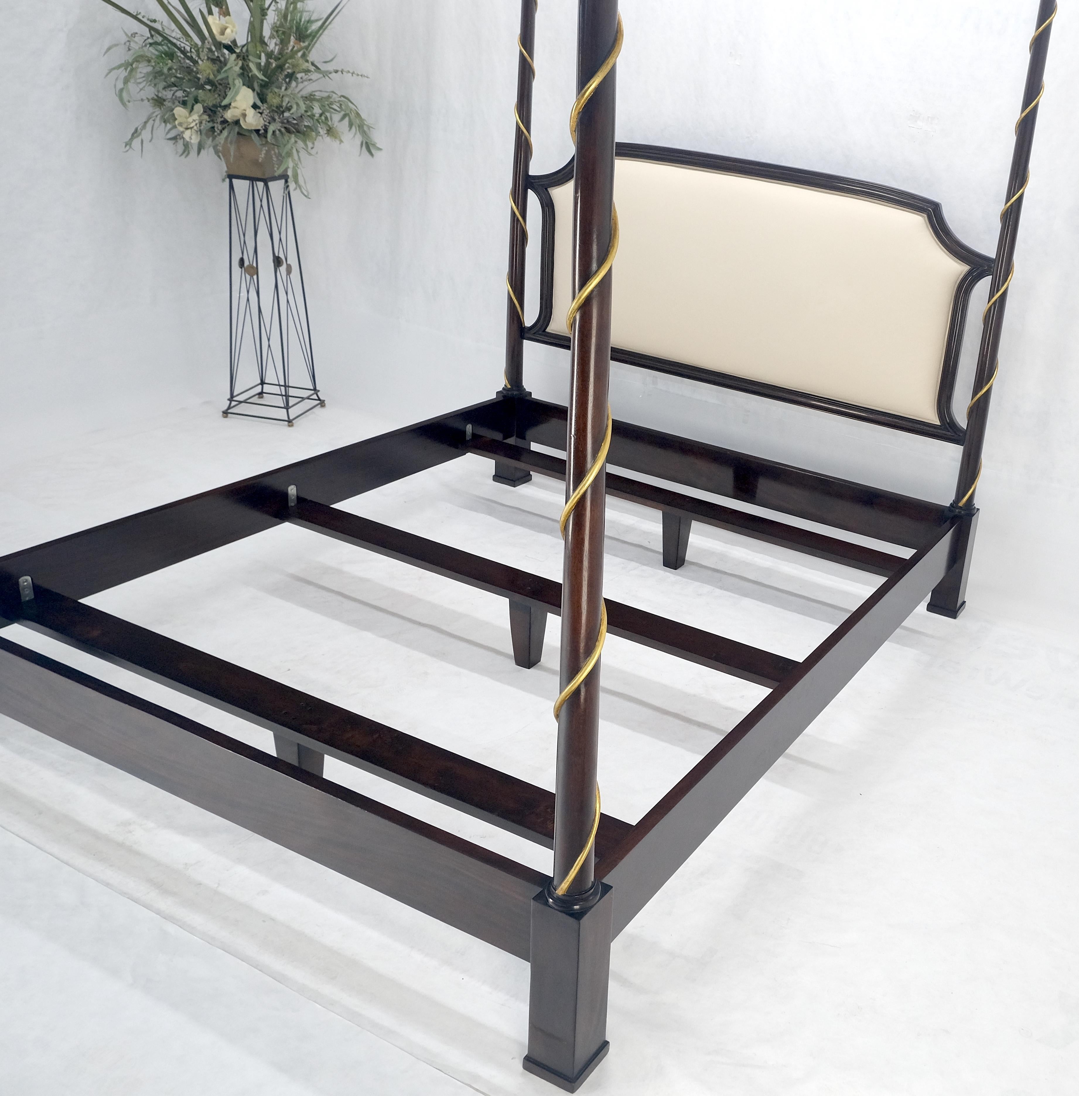 King Size Mahogany Gold Leaf Spiral Decoration Tufted Headboard Poster Bed MINT In Good Condition In Rockaway, NJ