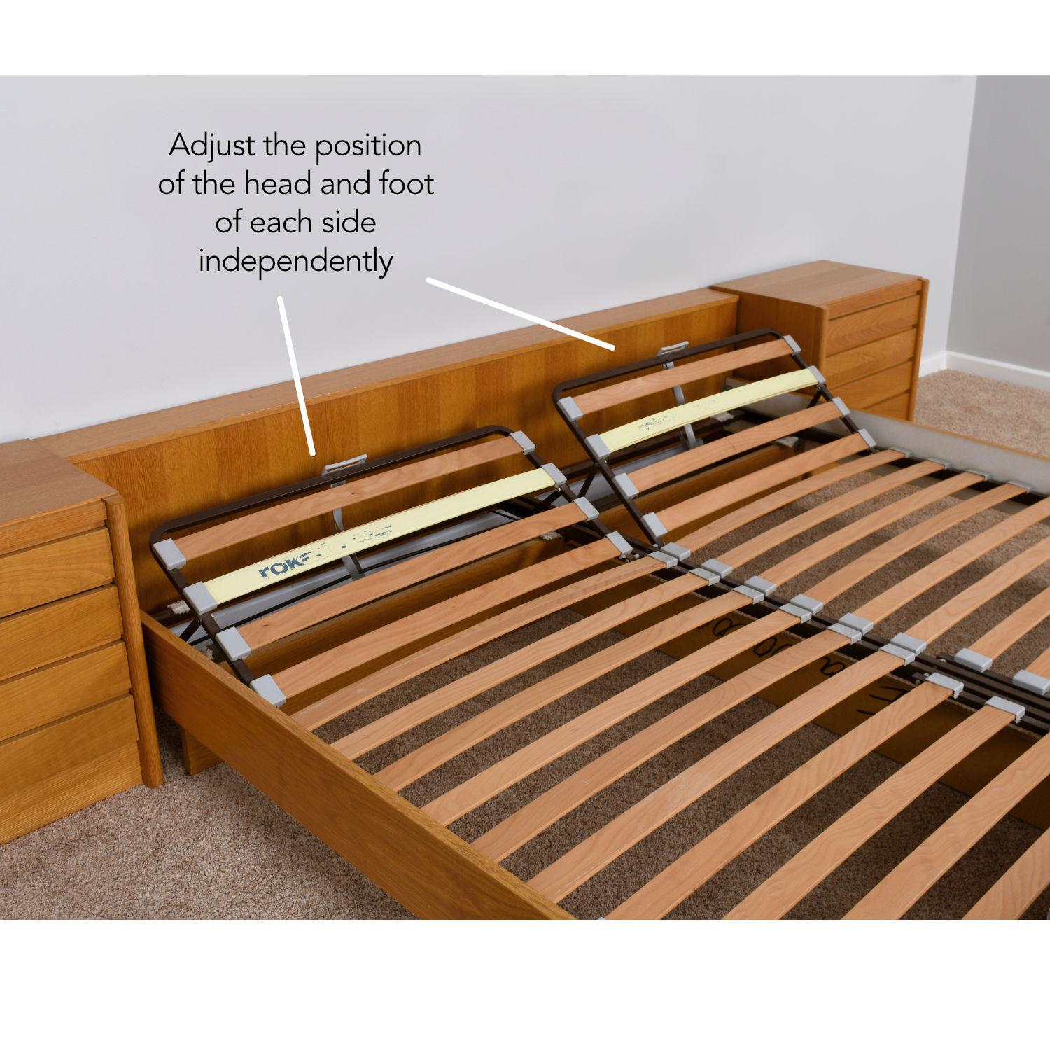 Lit à plateforme moderne de taille King Size avec positions réglables et tables de nuit en vente 9