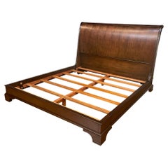 Cama King Size Sleigh con piecero bajo by Leighton Hall - Muestrario