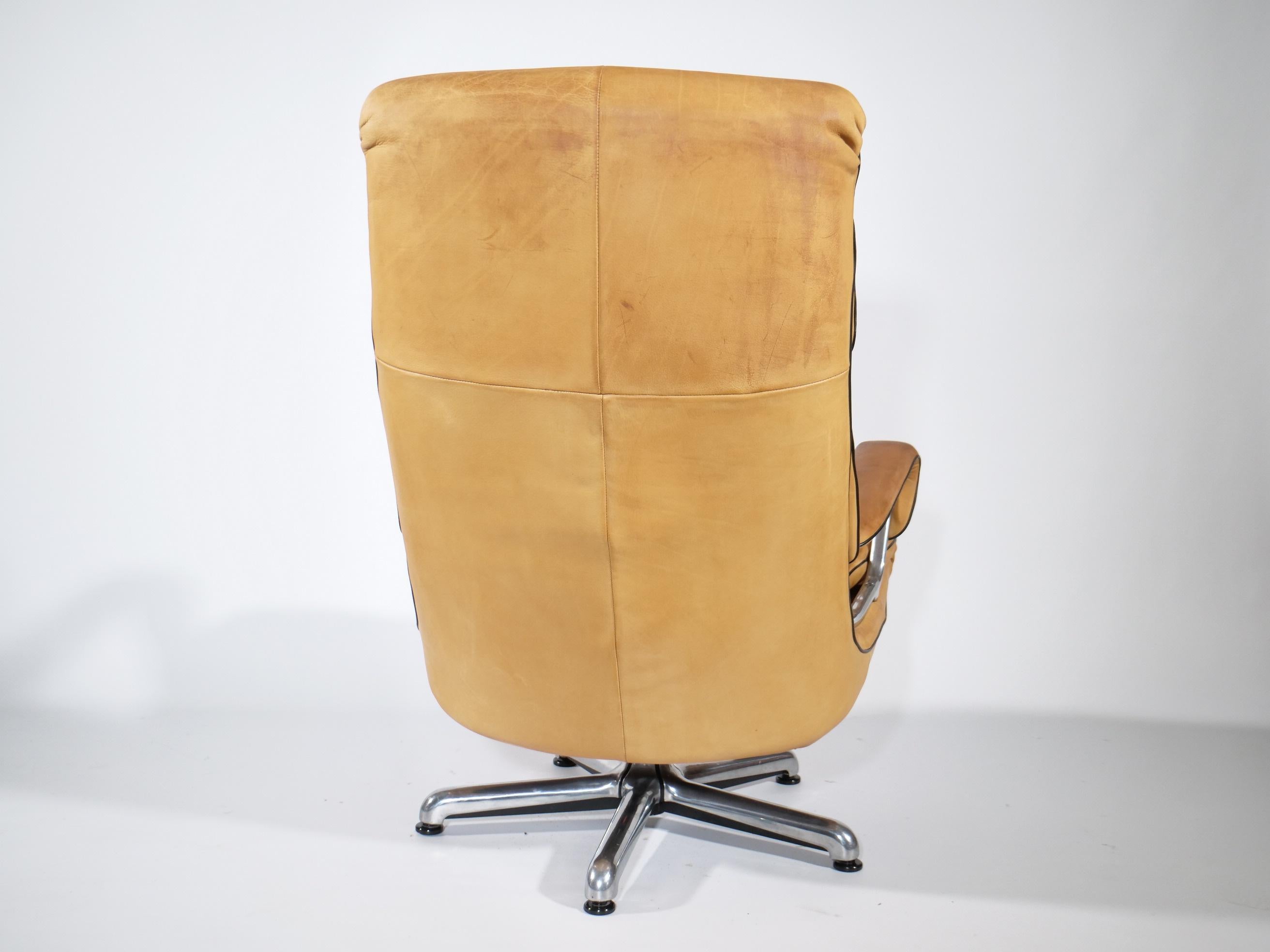 20th Century King Swivel Lounge Chair in Leather by André Vandenbeuck for Strässle For Sale