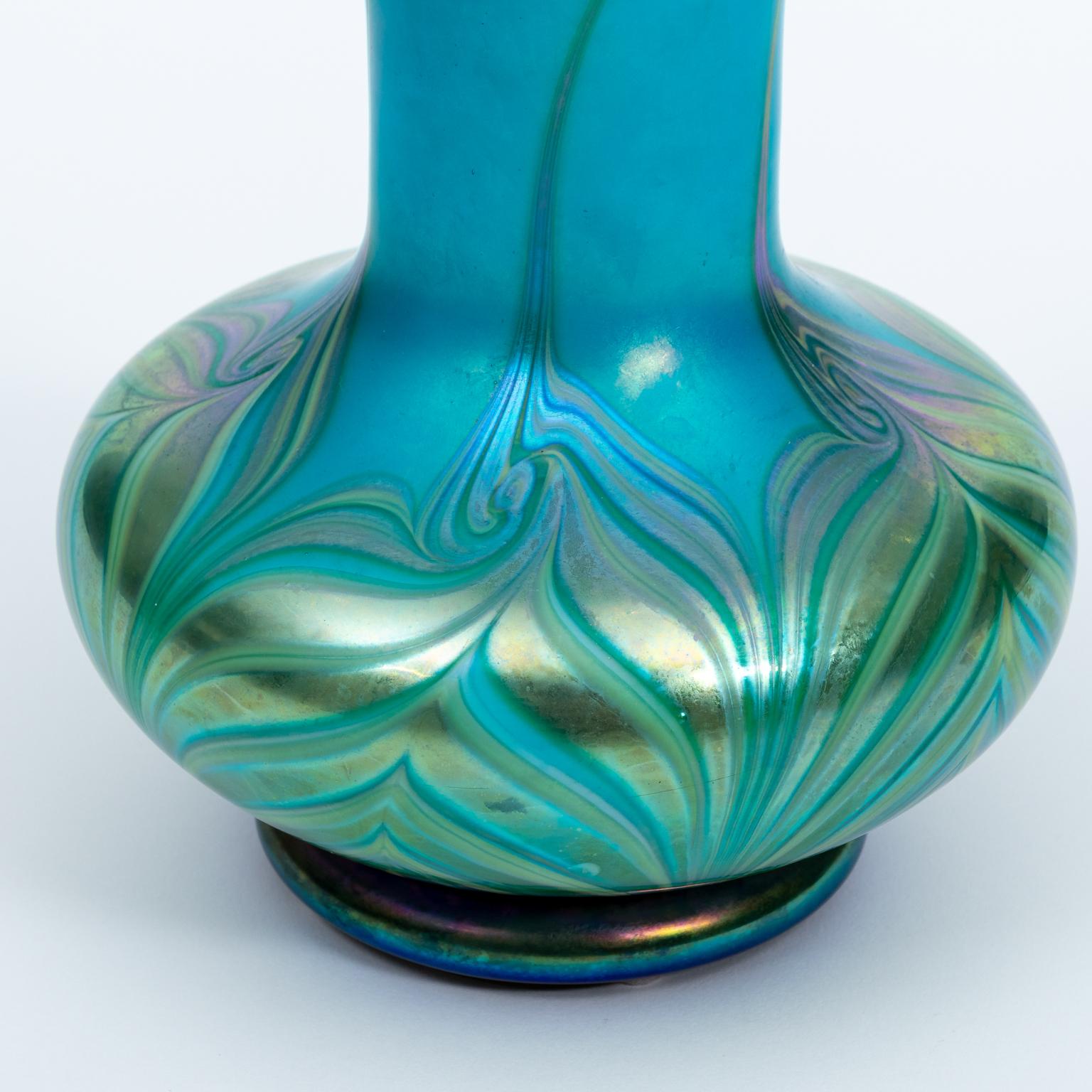 King Tut design vase by Lunderg, a premier art glass manufacturing company based in Davenport, California, circa 2002. Lundberg Studios was founded by James Lunderg in 1970s, This piece is marked on the bottom Lundberg Studios 2002. Made in the